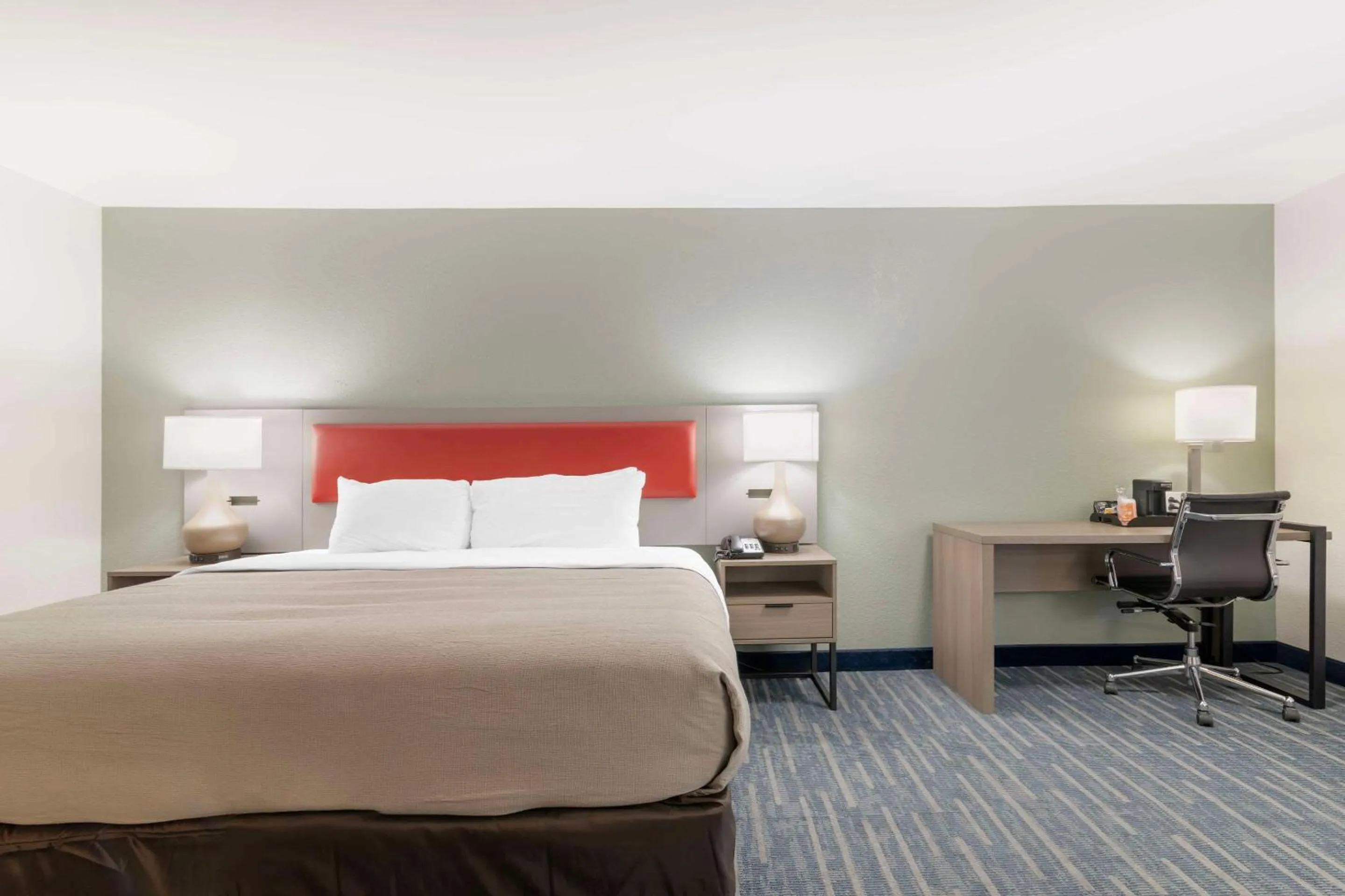 Bedroom, Bed in Quality Inn Lebanon - Hanover