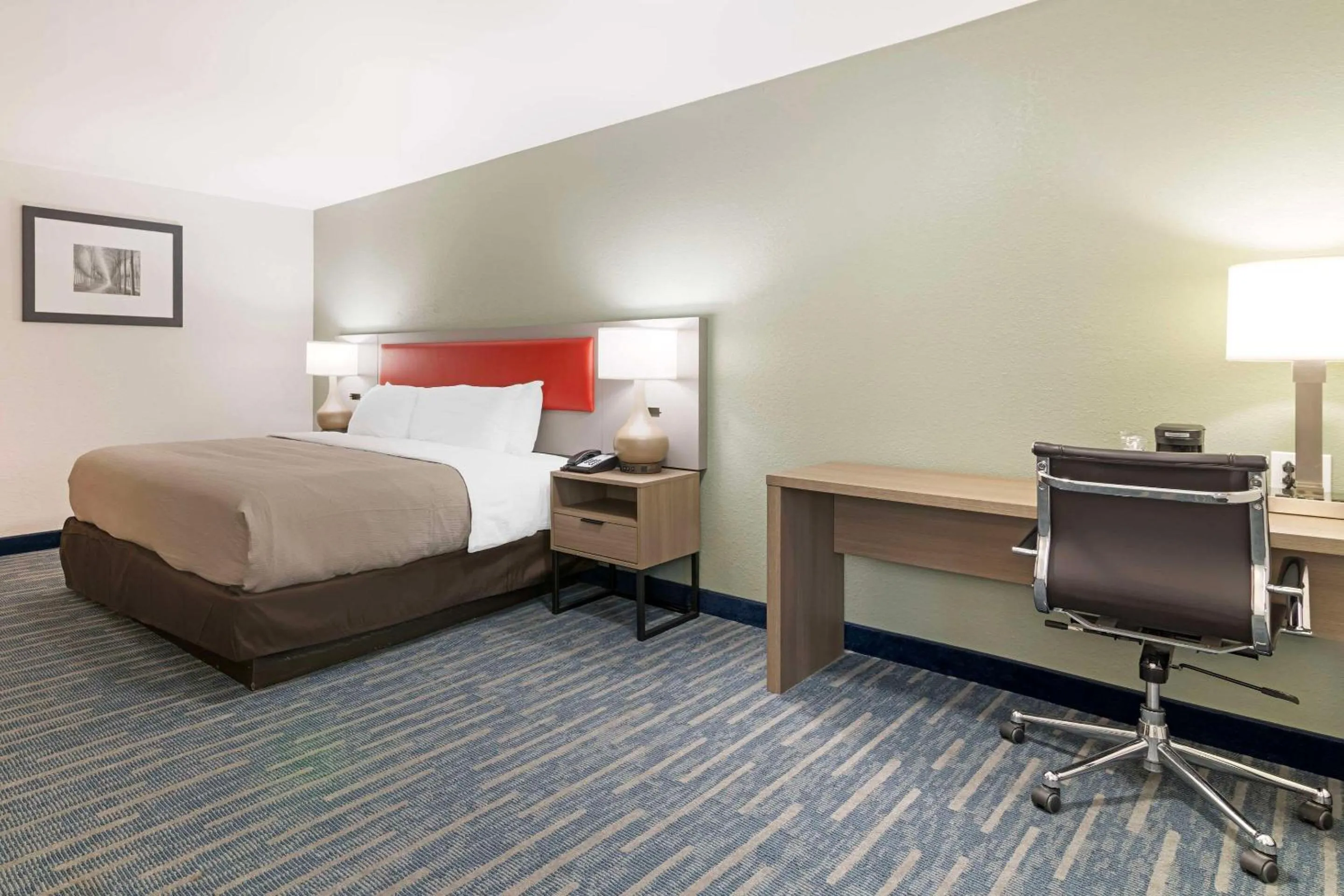 Bedroom, Bed in Quality Inn Lebanon - Hanover