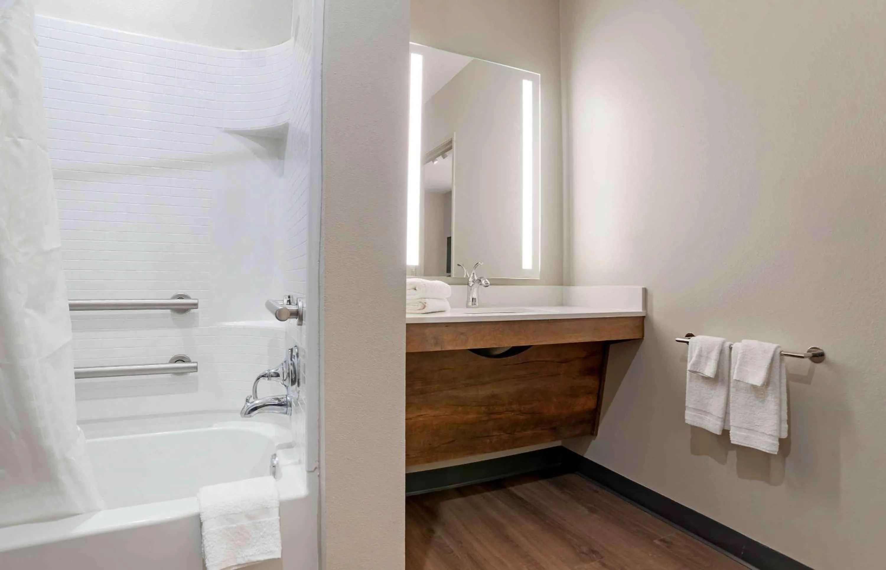 Bathroom in Extended Stay America Premier Suites - Pensacola - NAS Corry Station