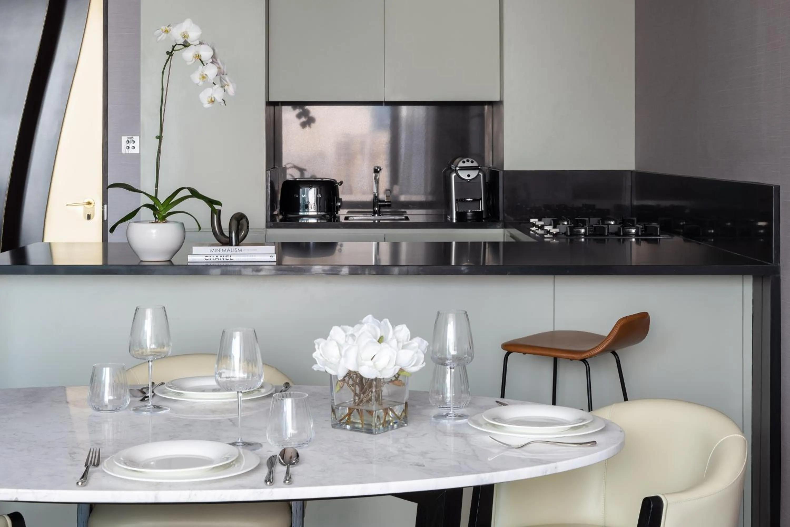 Kitchen or kitchenette in ME Dubai Residences