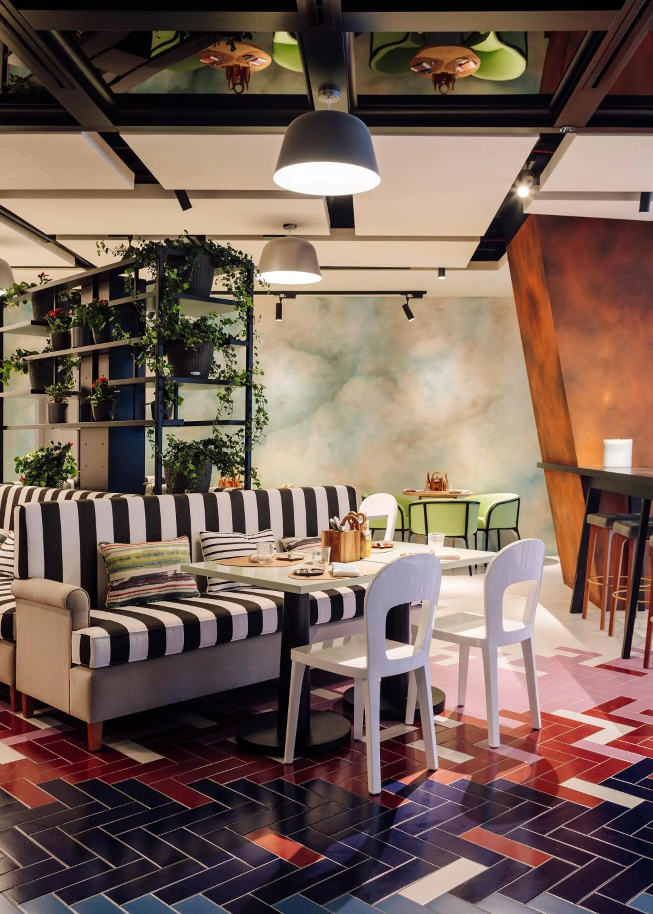 Restaurant/places to eat in ME Dubai Residences