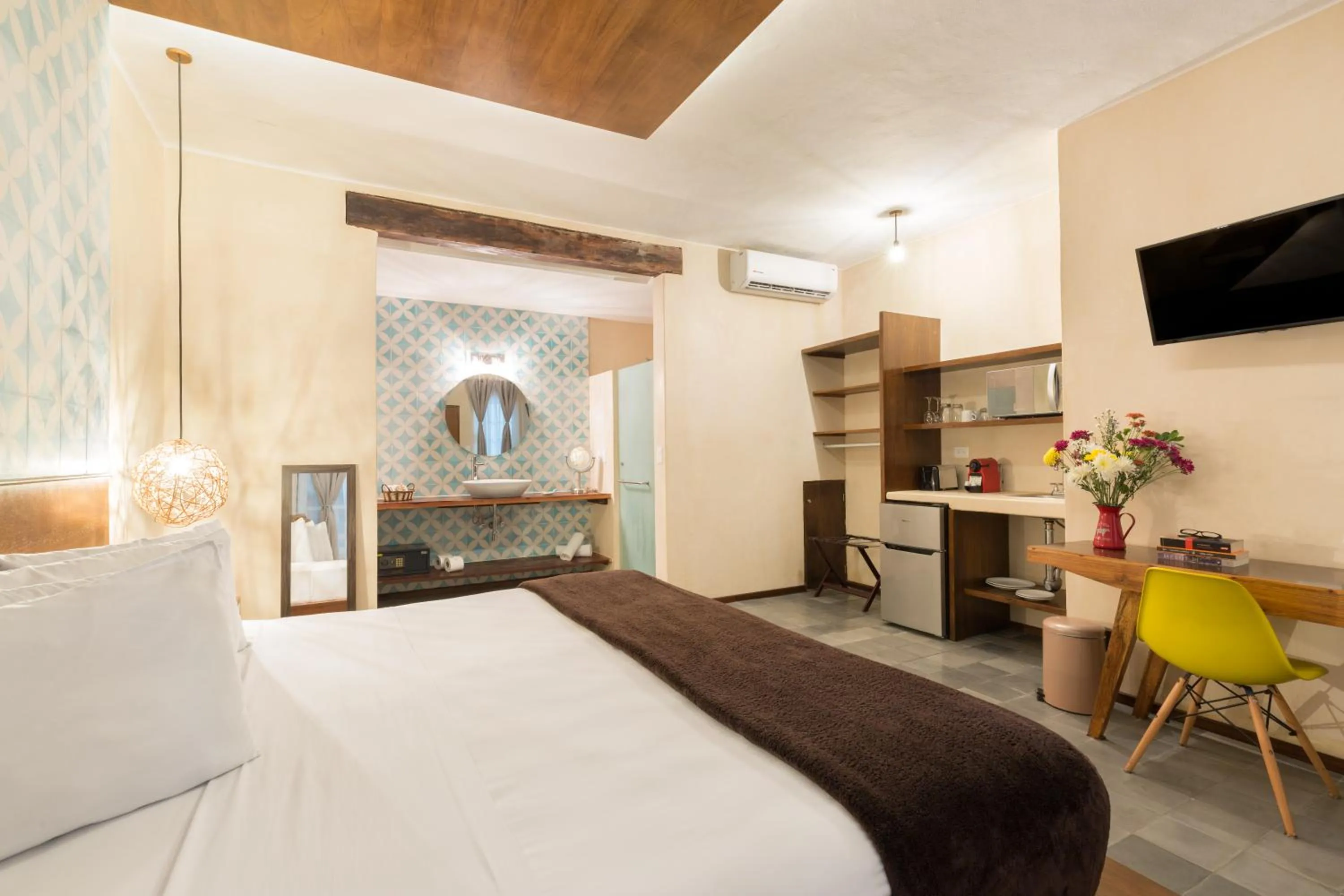 Photo of the whole room, Bed in Quinta Margarita - Boho Chic Hotel