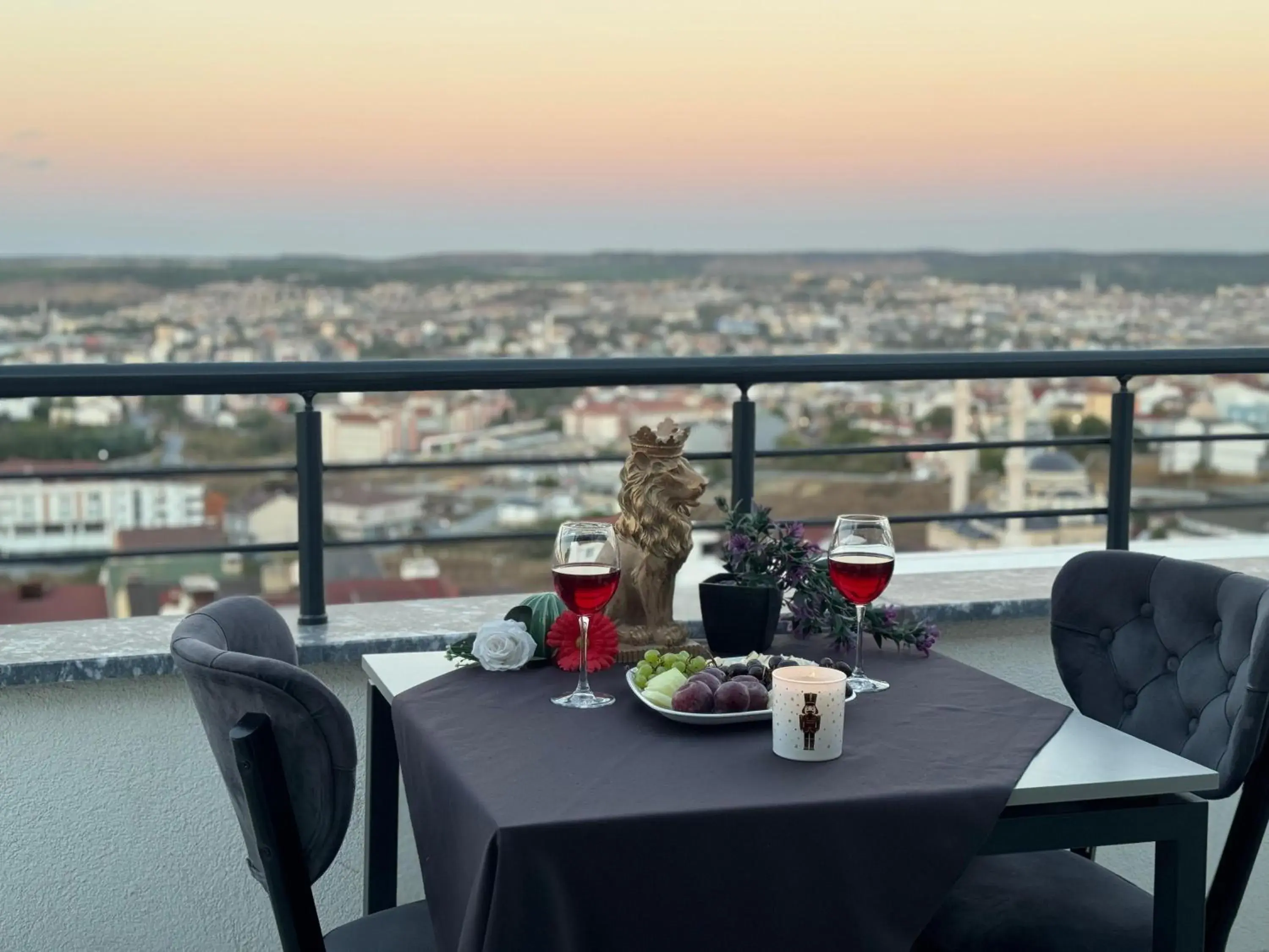 Quadruple Room in BZN Airport Hotel Quadruple Room in BZN Airport Hotel