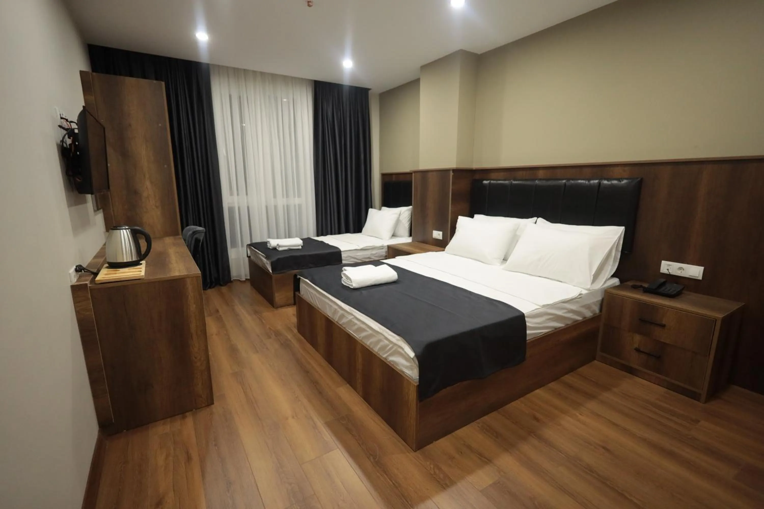 Deluxe Triple Room in BZN Airport Hotel