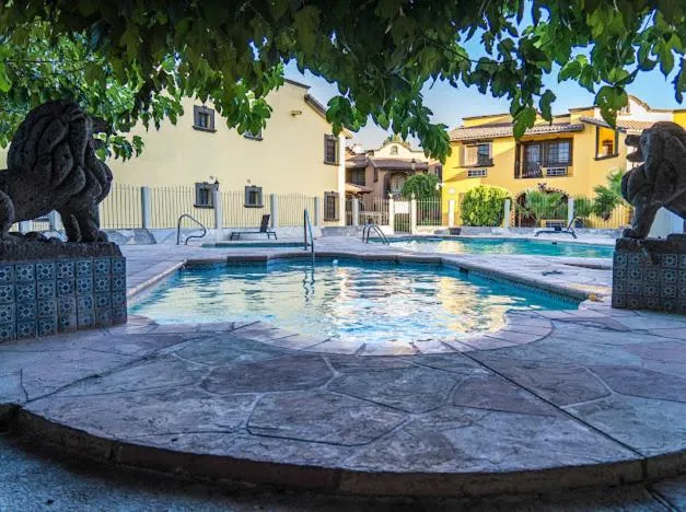 Swimming pool in Hotel Suites El Paseo