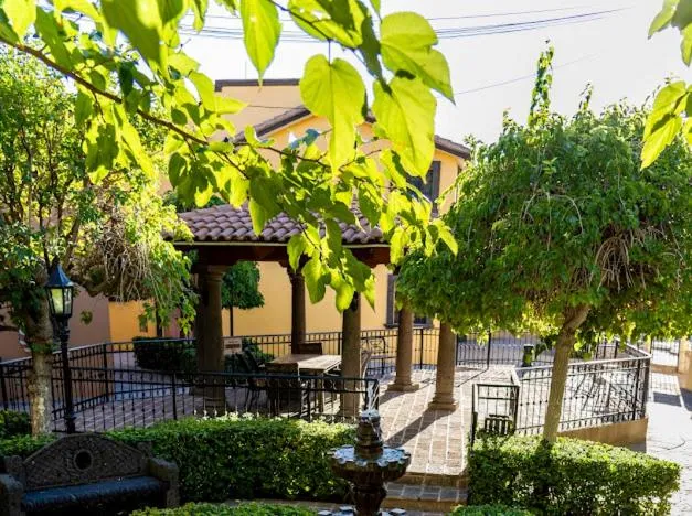 Hotel Suites El Paseo