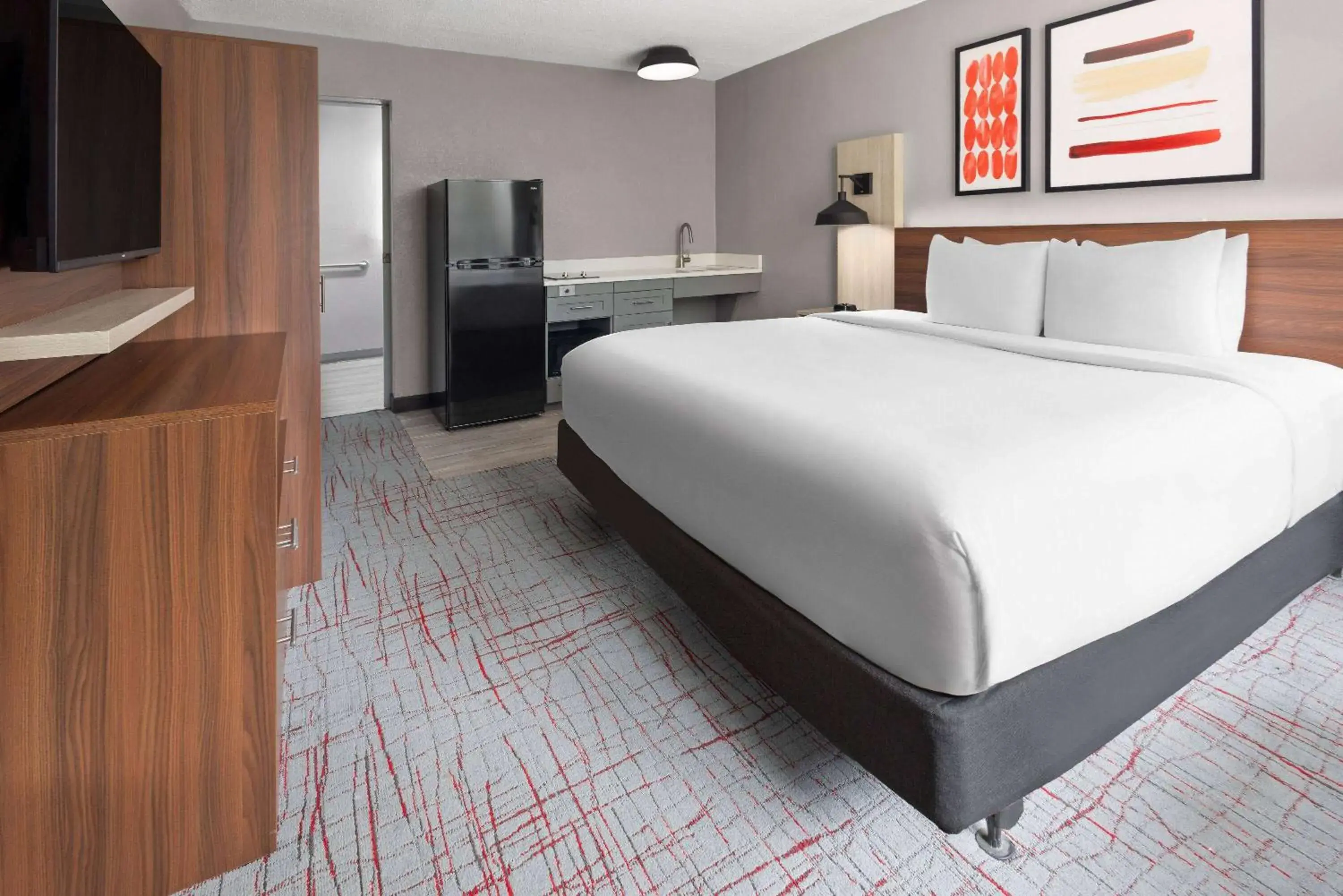 Standard King Room - Mobility Accessible in Hawthorn Extended Stay by Wyndham Columbia-Ft Jackson Standard King Room - Mobility Accessible in Hawthorn Extended Stay by Wyndham Columbia-Ft Jackson