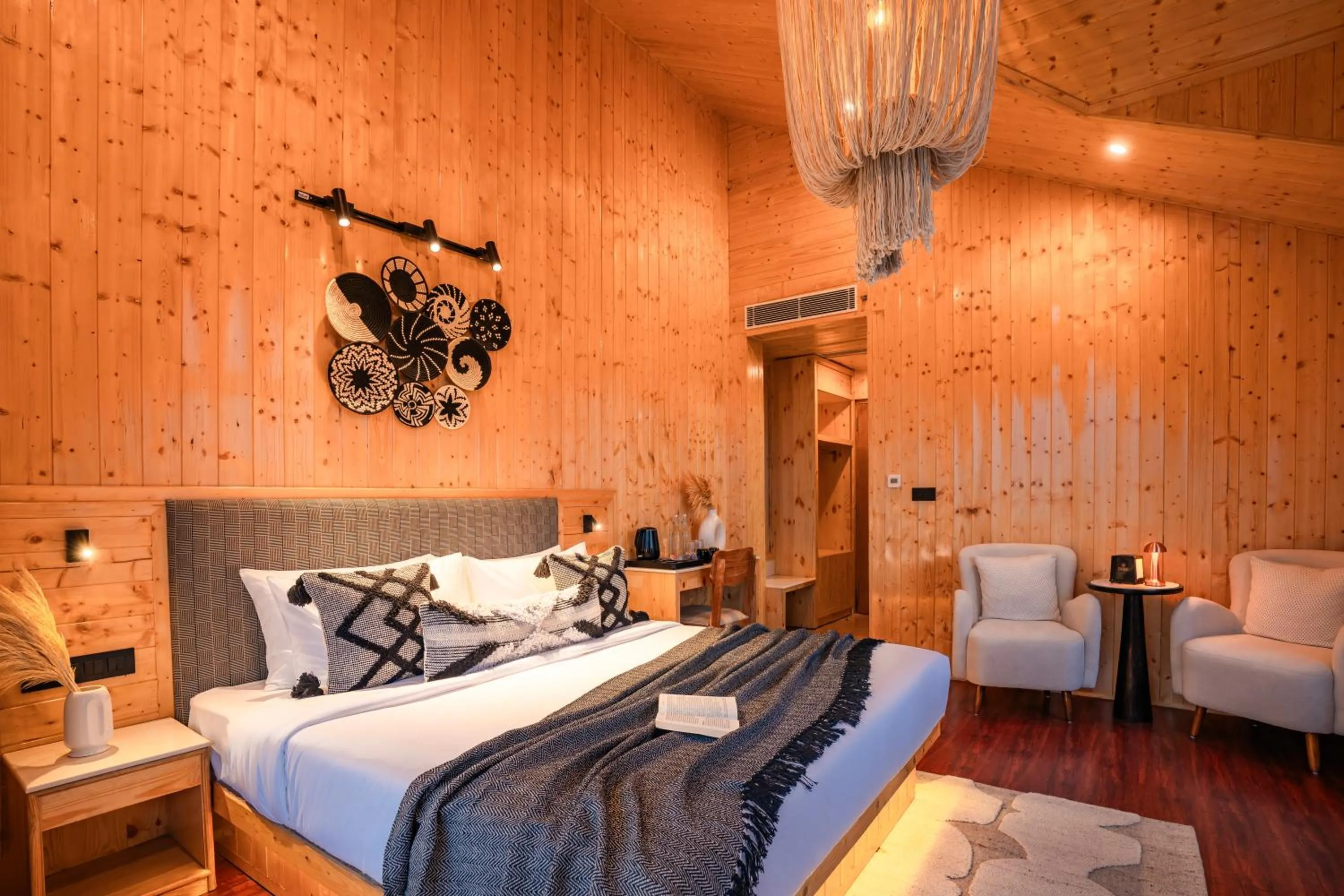 Photo of the whole room, Bed in Olgah Manali