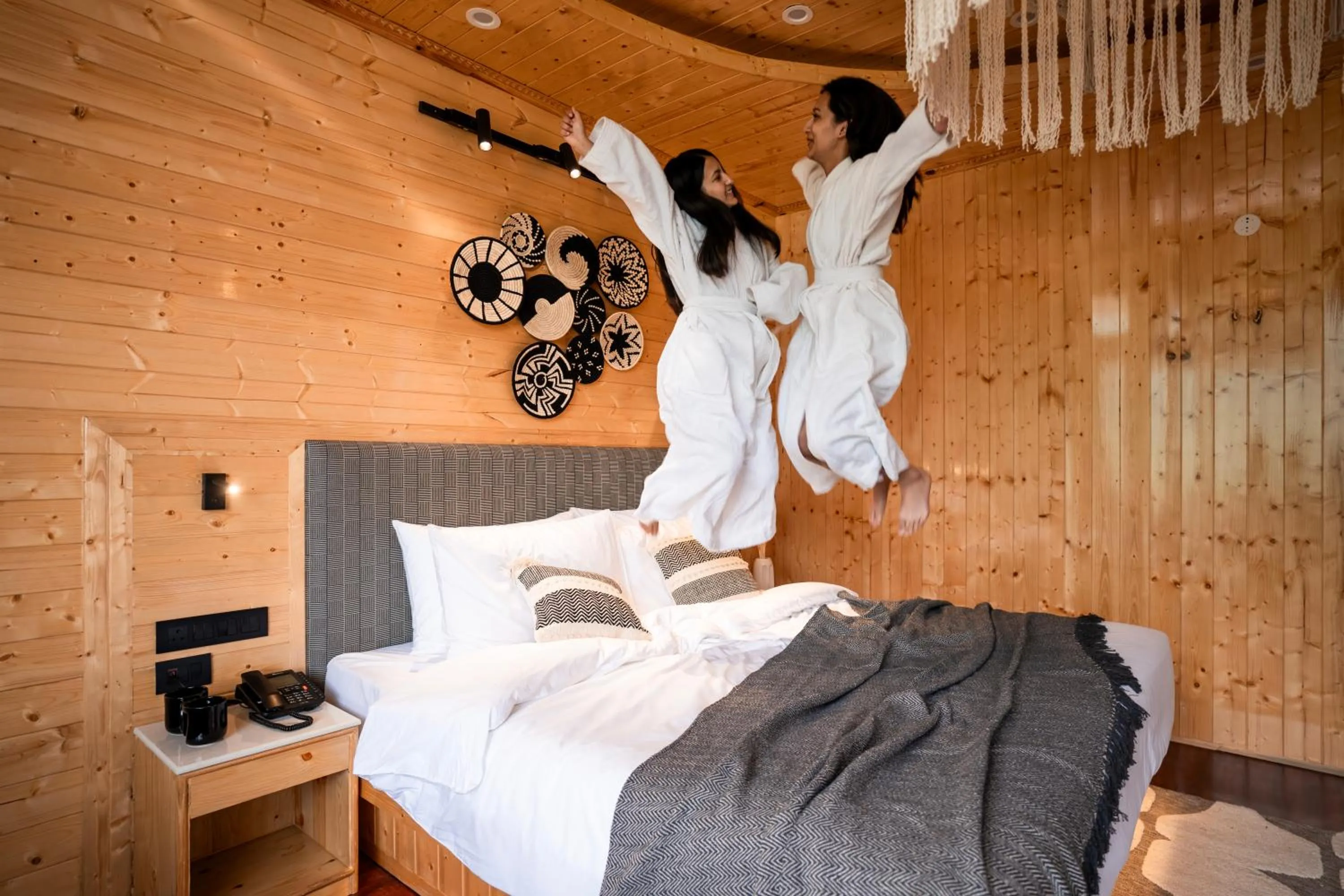 People, Bed in Olgah Manali