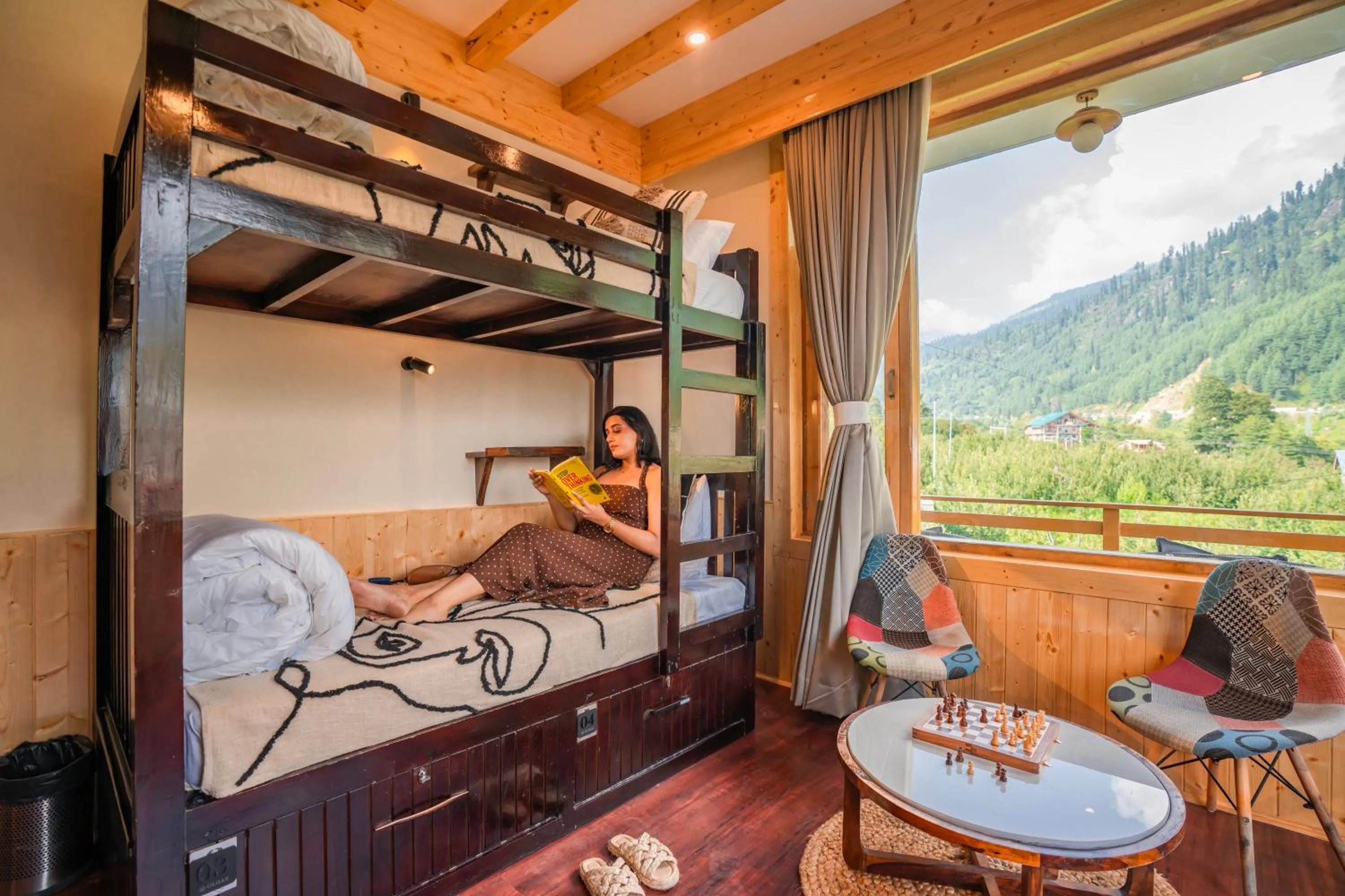 People in Olgah Manali