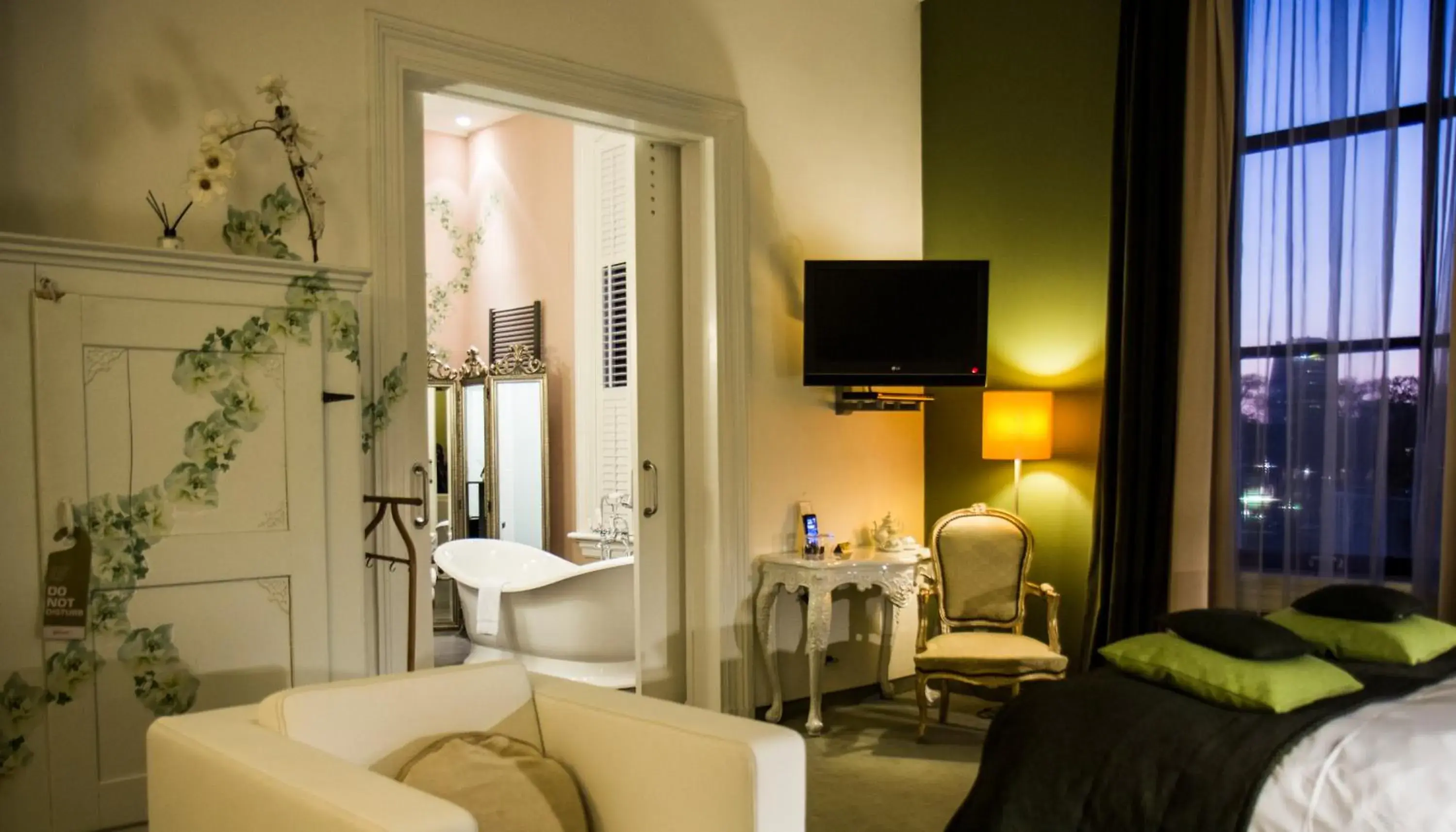 Large Suite in Suitehotel Pincoffs Large Suite in Suitehotel Pincoffs