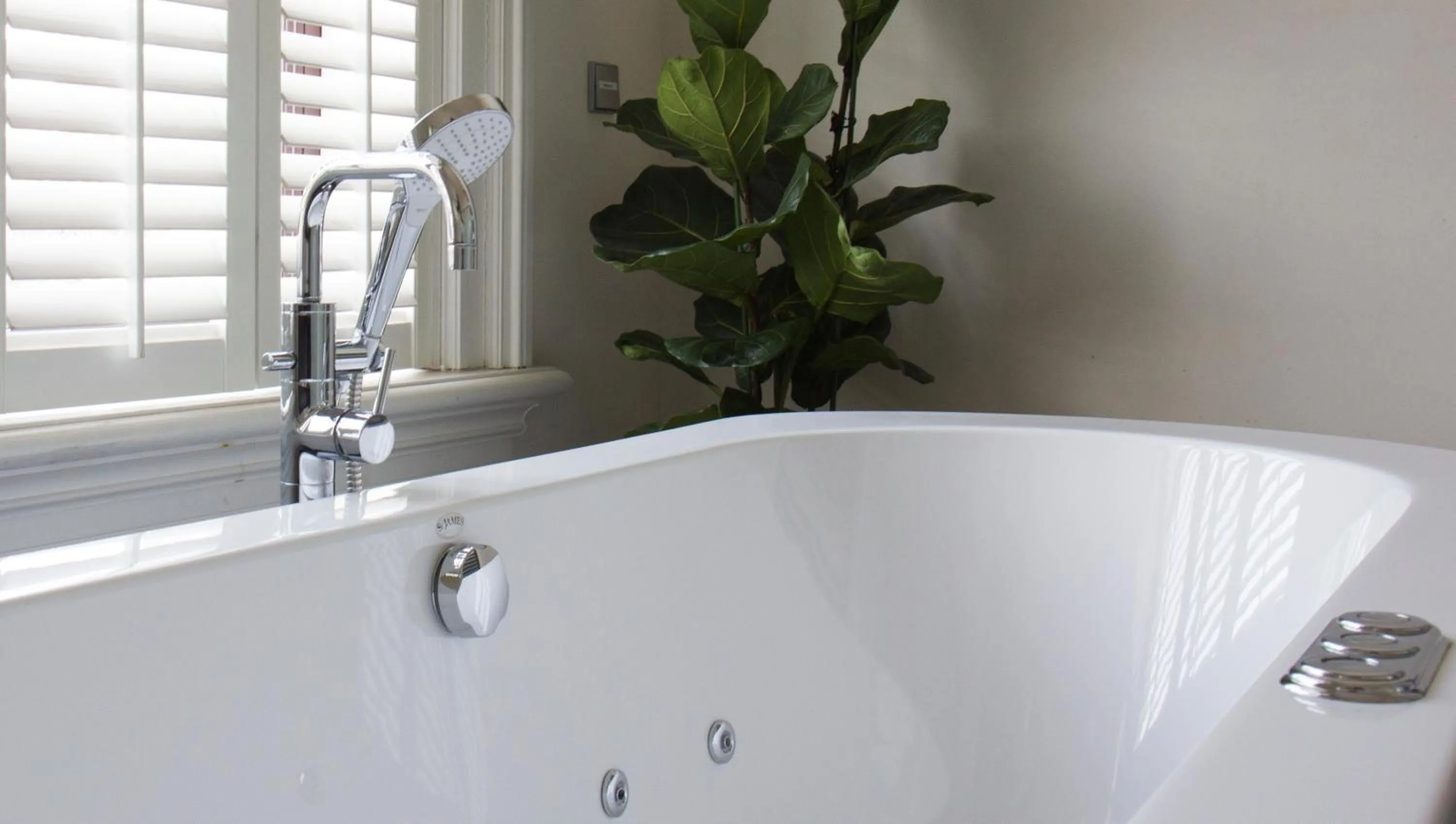 Bathroom in Suitehotel Pincoffs