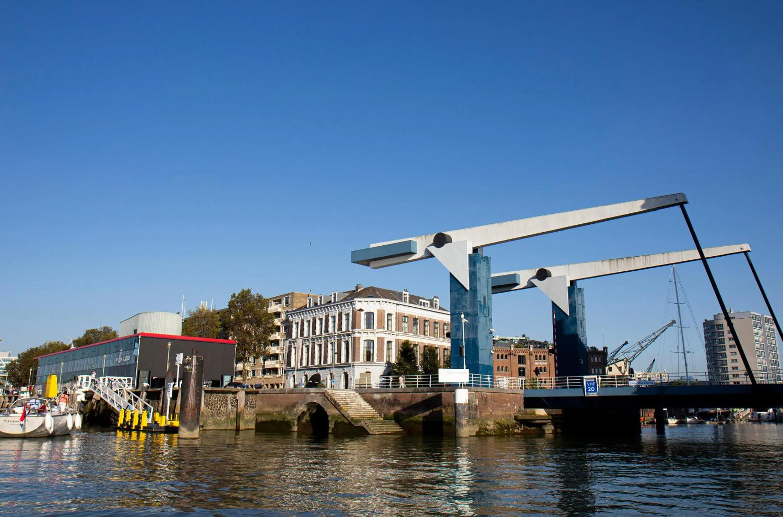 Property building in Suitehotel Pincoffs