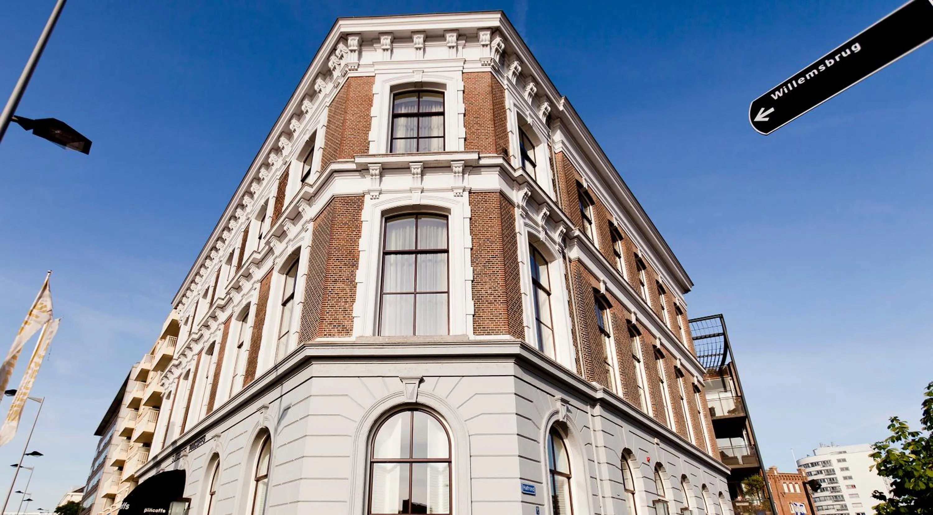 Property building in Suitehotel Pincoffs