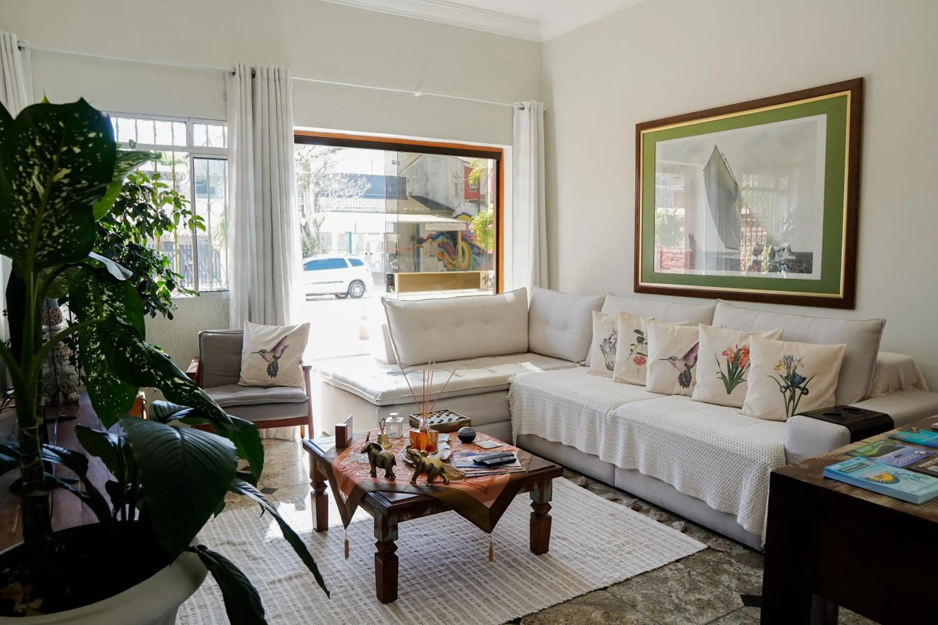 Communal lounge/ TV room in Pousada Amanhecer do Itaguá