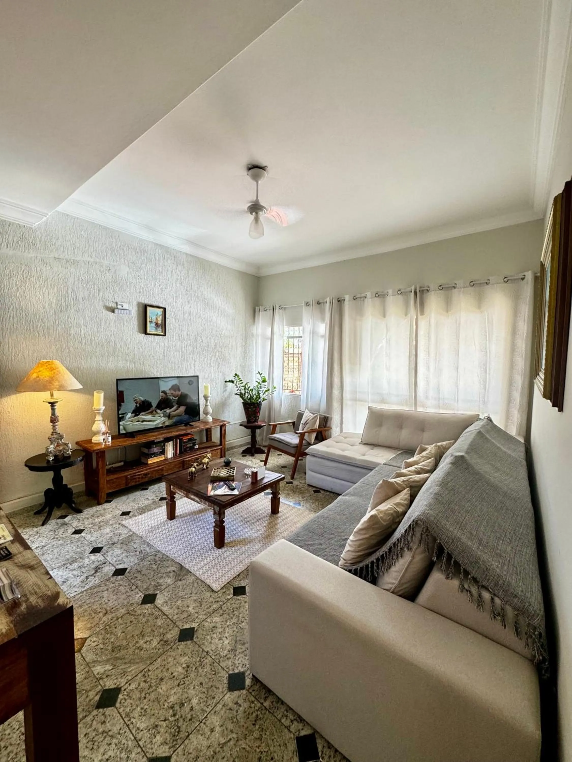 Communal lounge/ TV room in Pousada Amanhecer do Itaguá