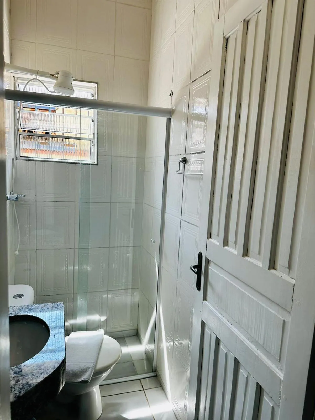 Shower in Pousada Amanhecer do Itaguá