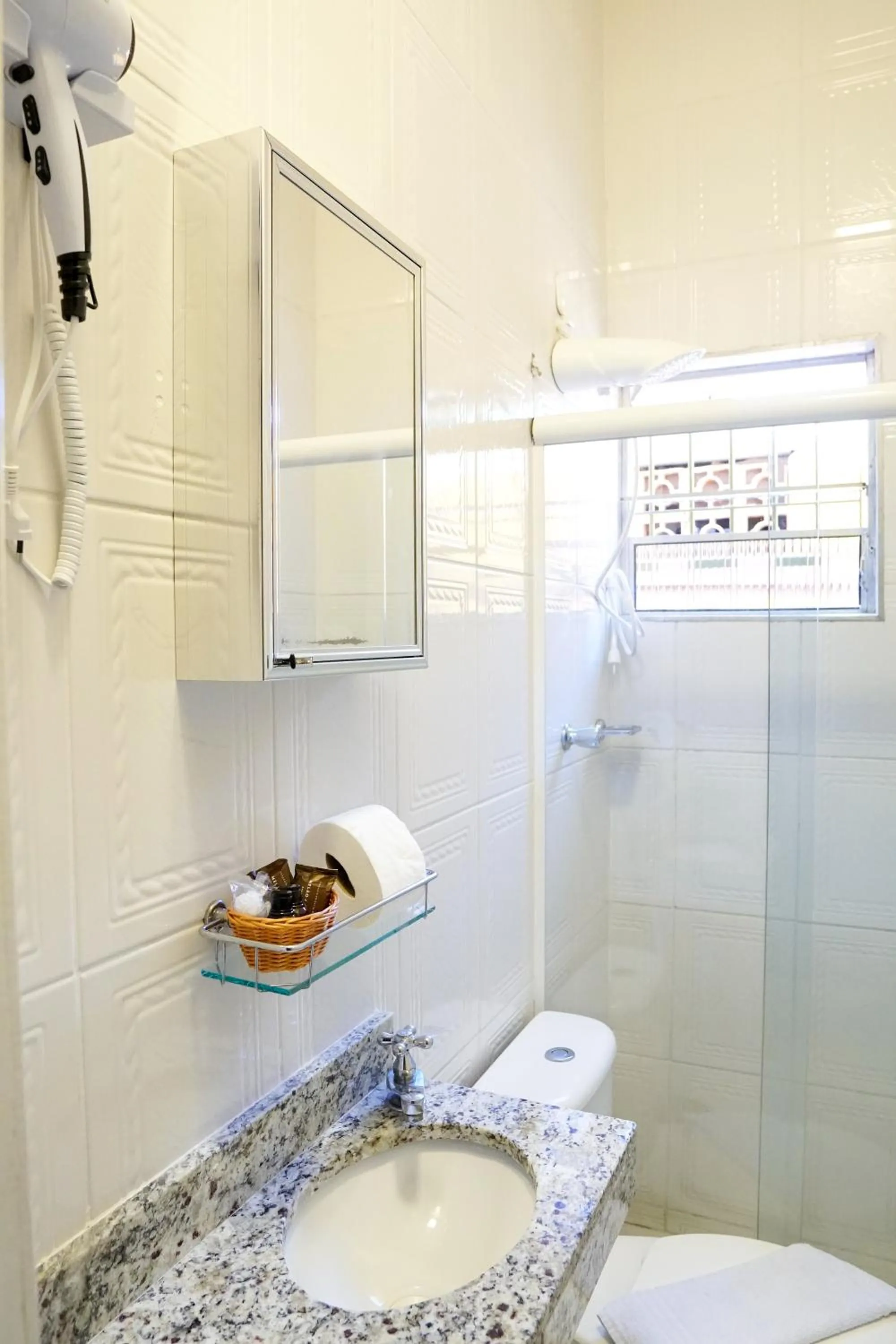 Shower in Pousada Amanhecer do Itaguá