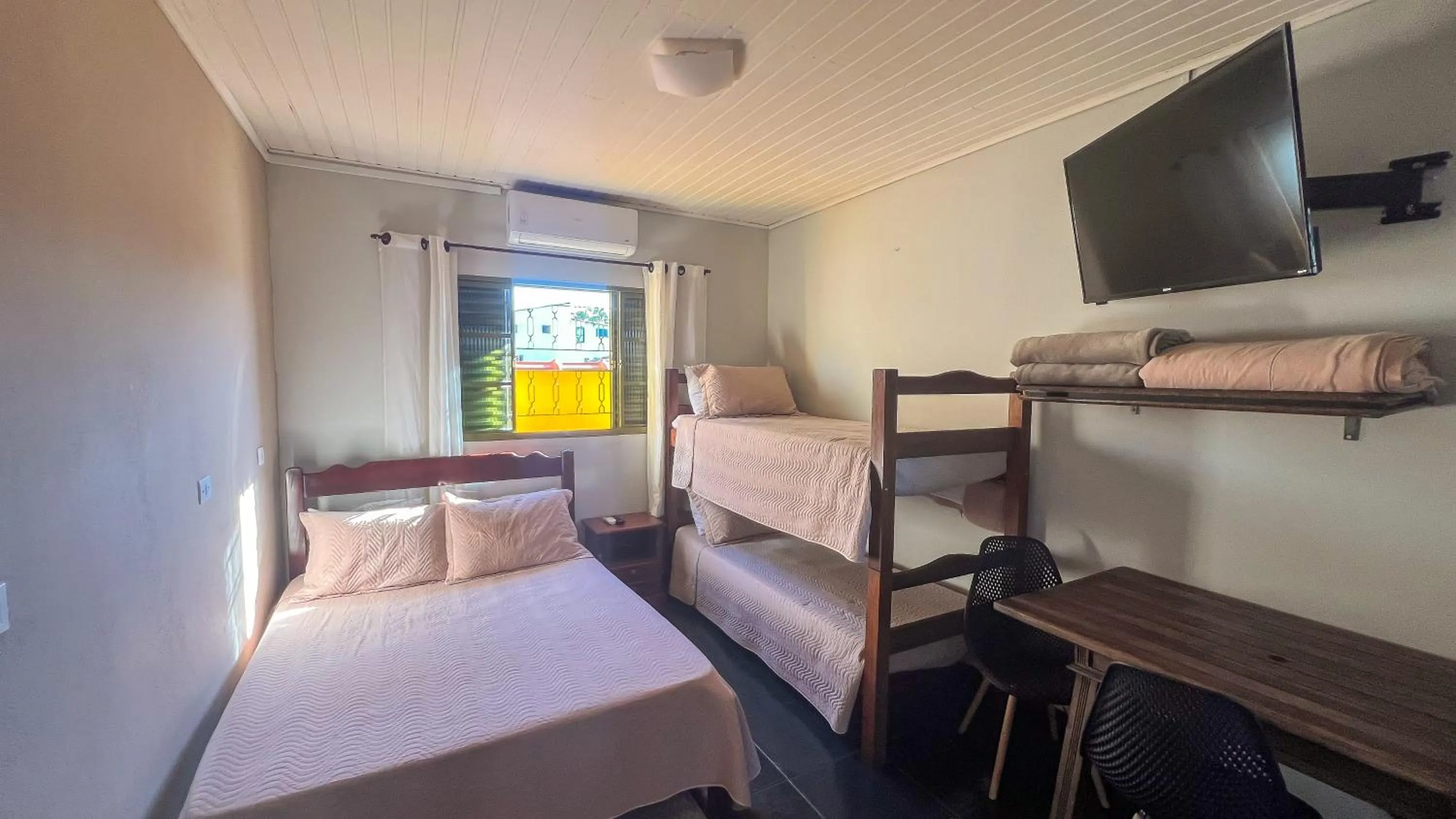 TV and multimedia in Pousada Amanhecer do Itaguá