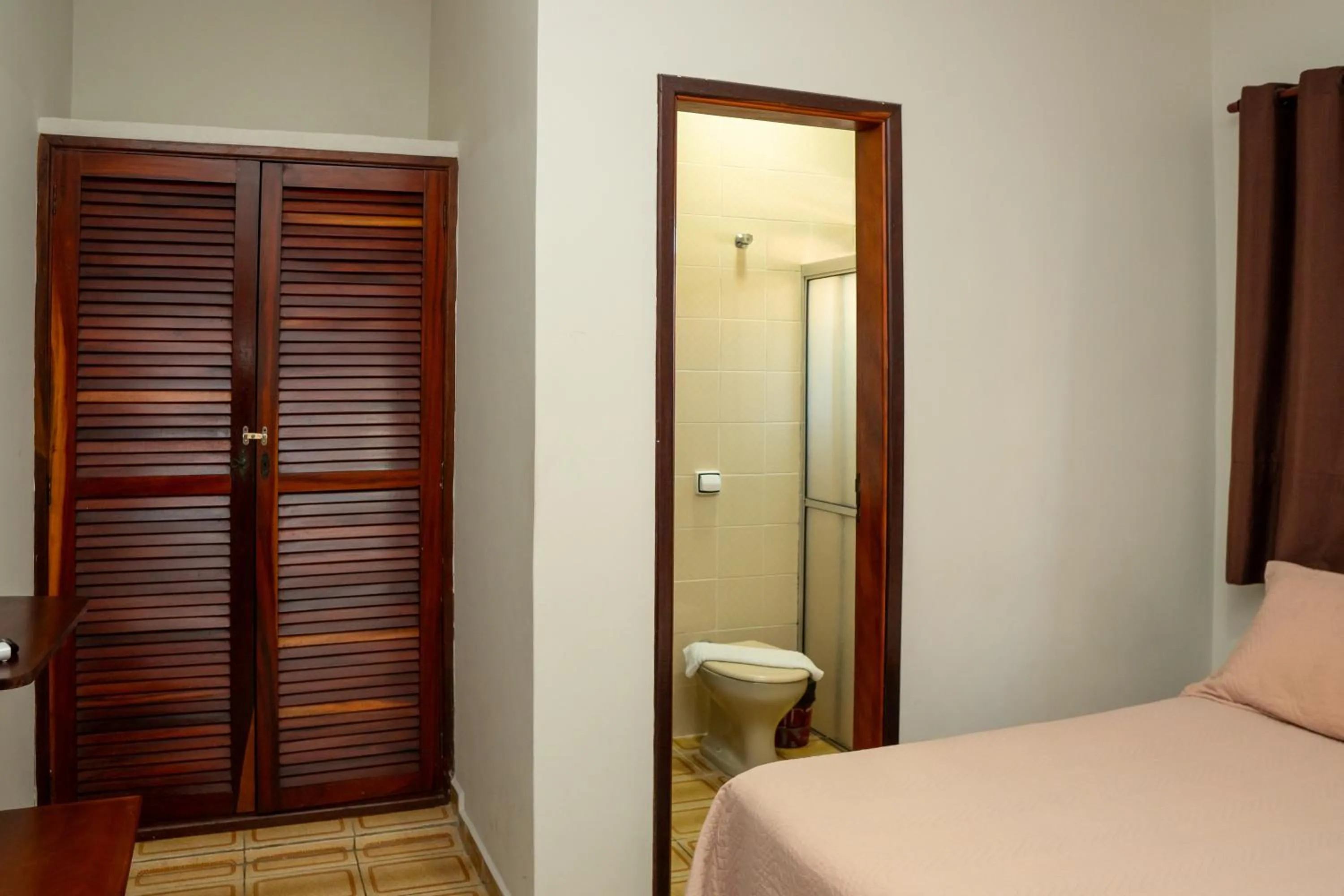 Photo of the whole room in Pousada Amanhecer do Itaguá