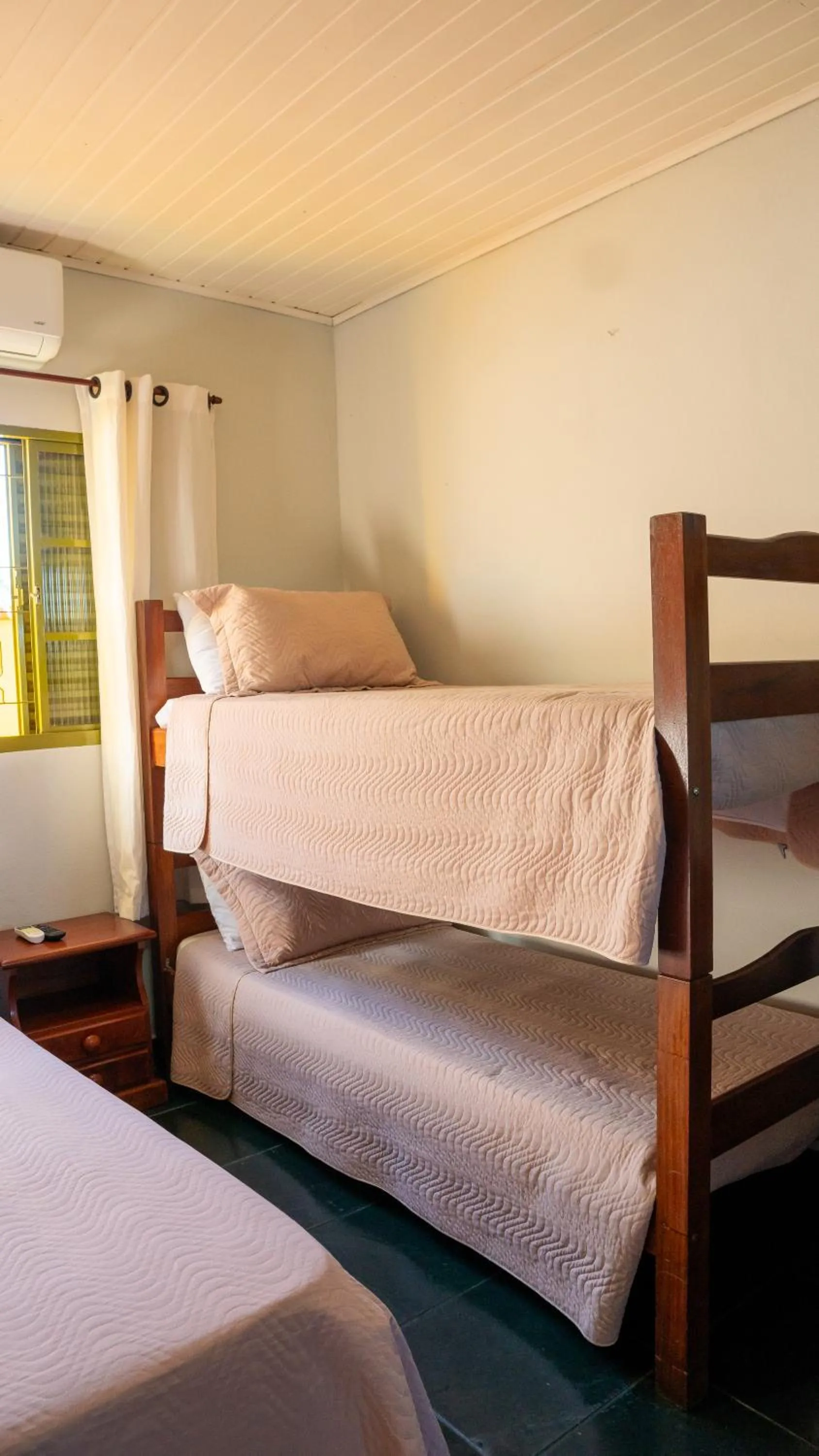 bunk bed in Pousada Amanhecer do Itaguá