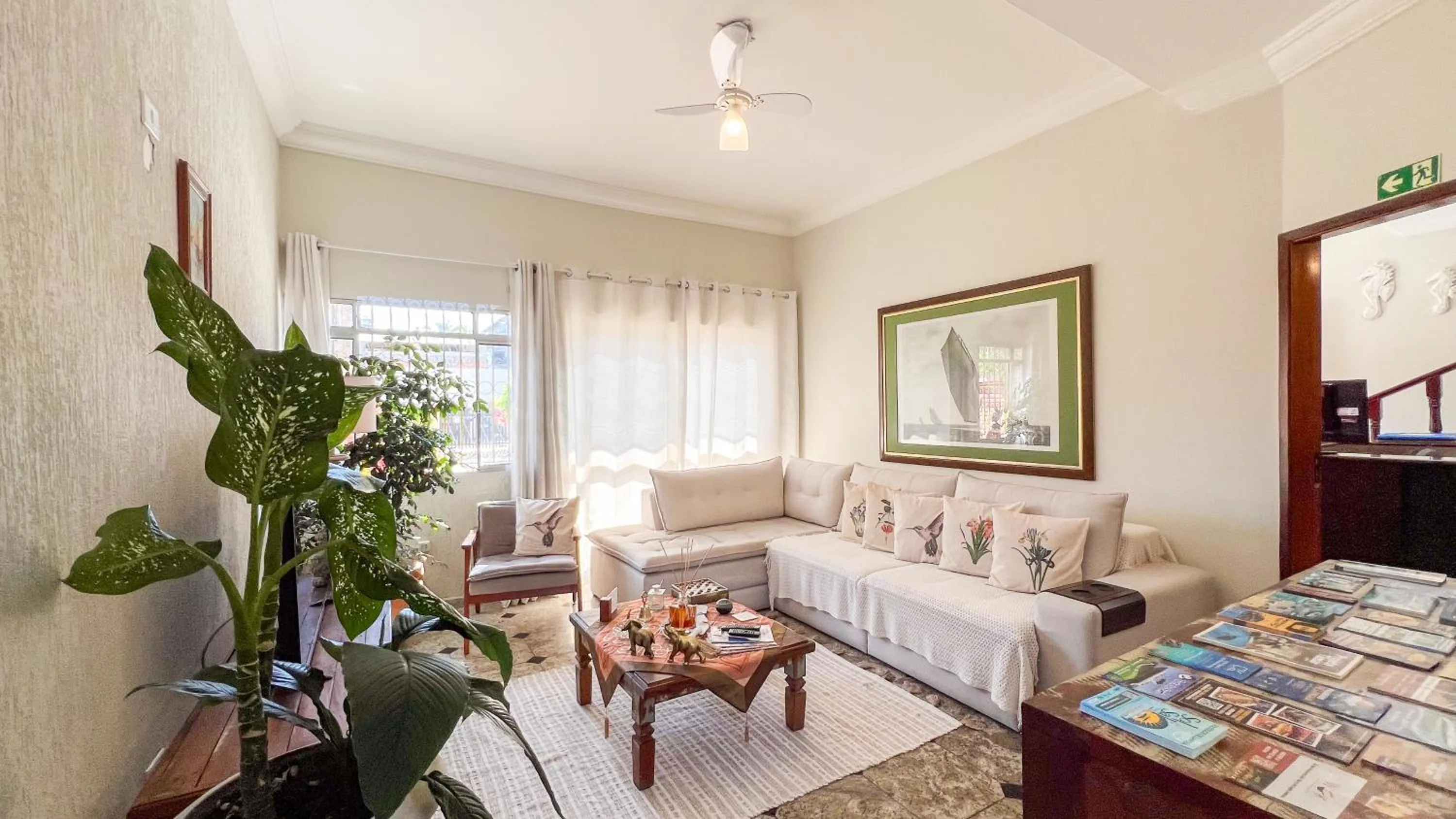 Communal lounge/ TV room in Pousada Amanhecer do Itaguá