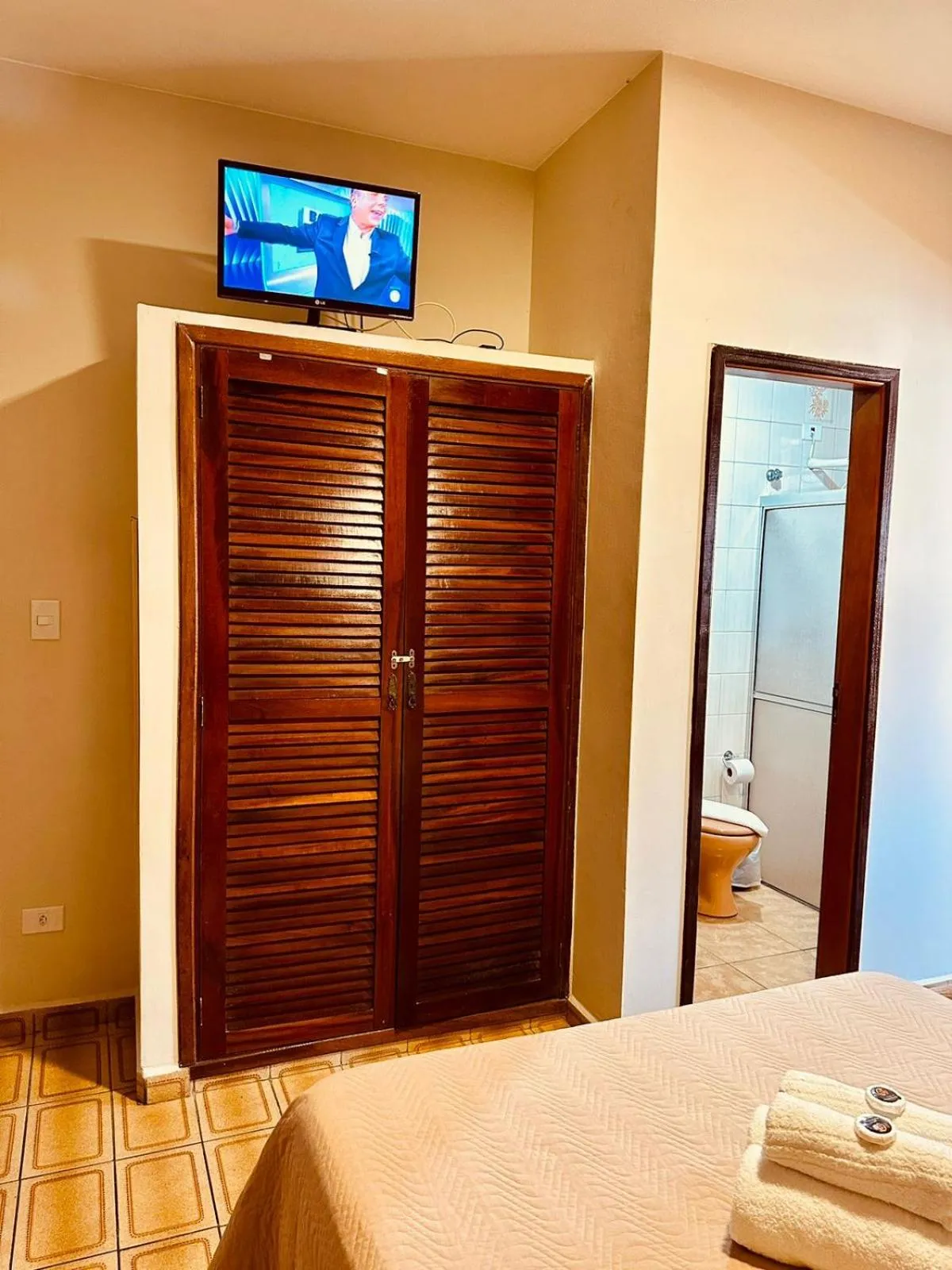 TV and multimedia in Pousada Amanhecer do Itaguá