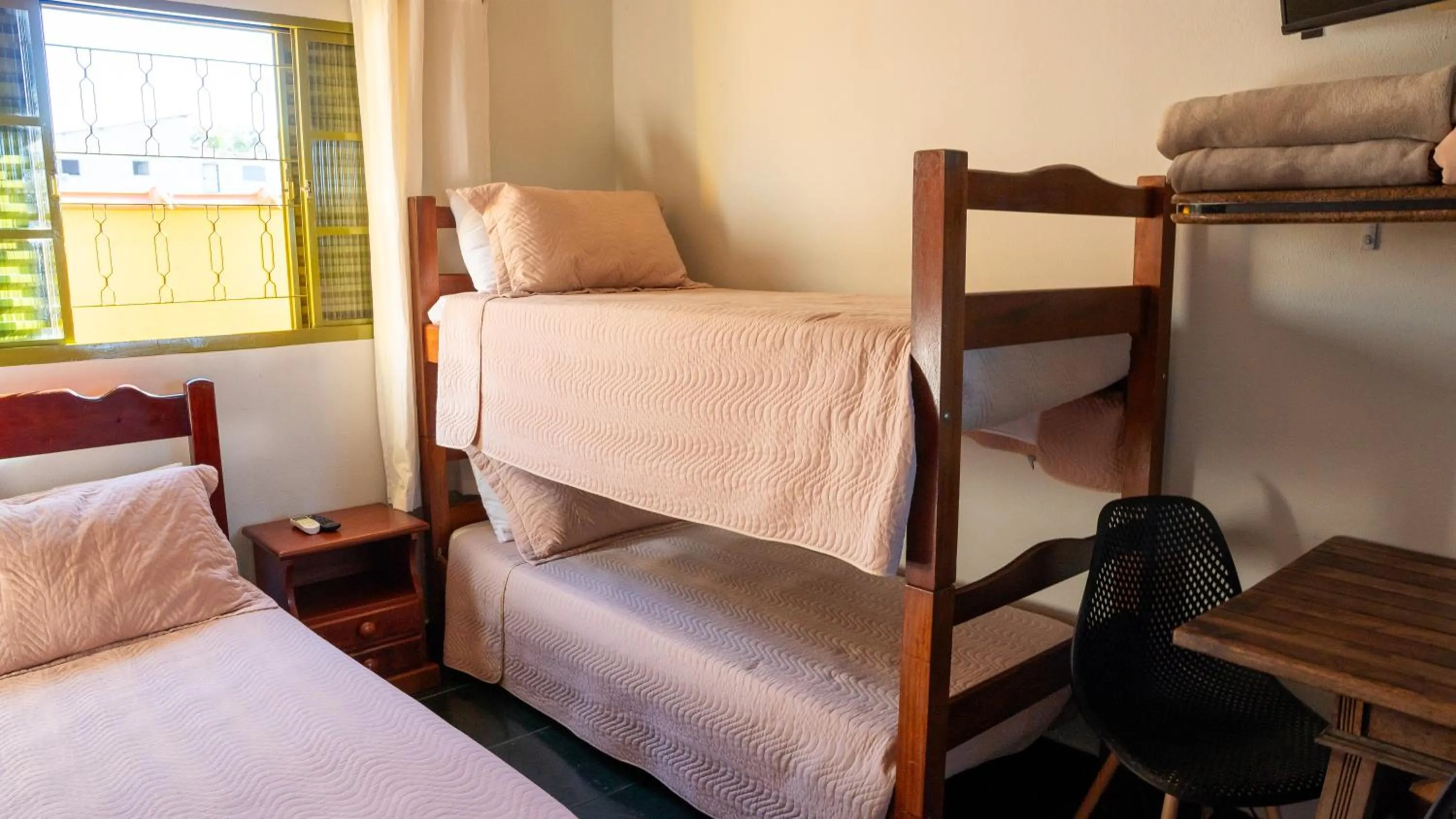 bunk bed in Pousada Amanhecer do Itaguá