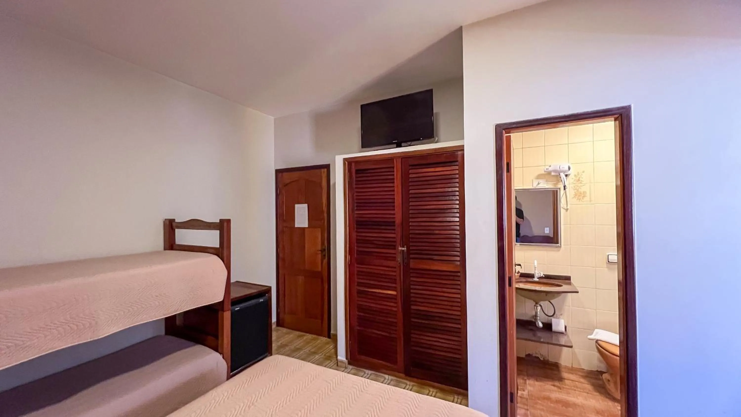 TV and multimedia in Pousada Amanhecer do Itaguá