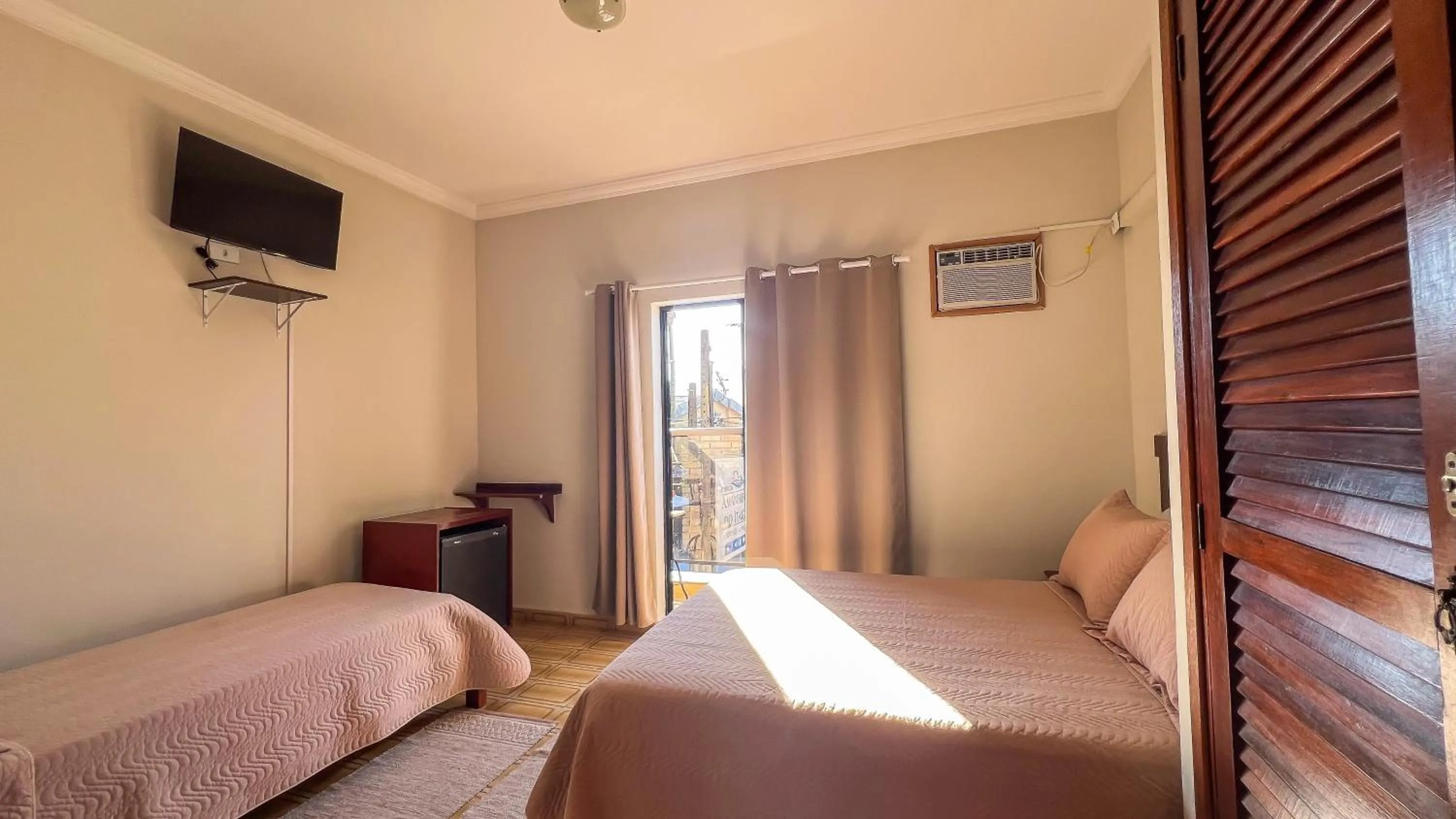 TV and multimedia in Pousada Amanhecer do Itaguá