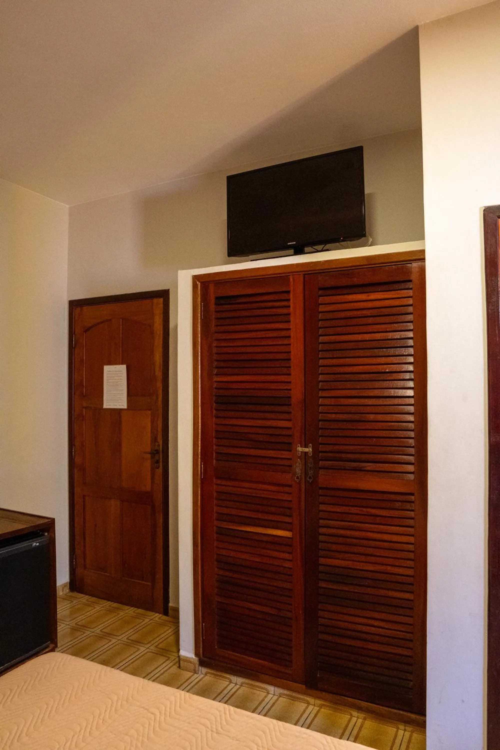 TV and multimedia in Pousada Amanhecer do Itaguá