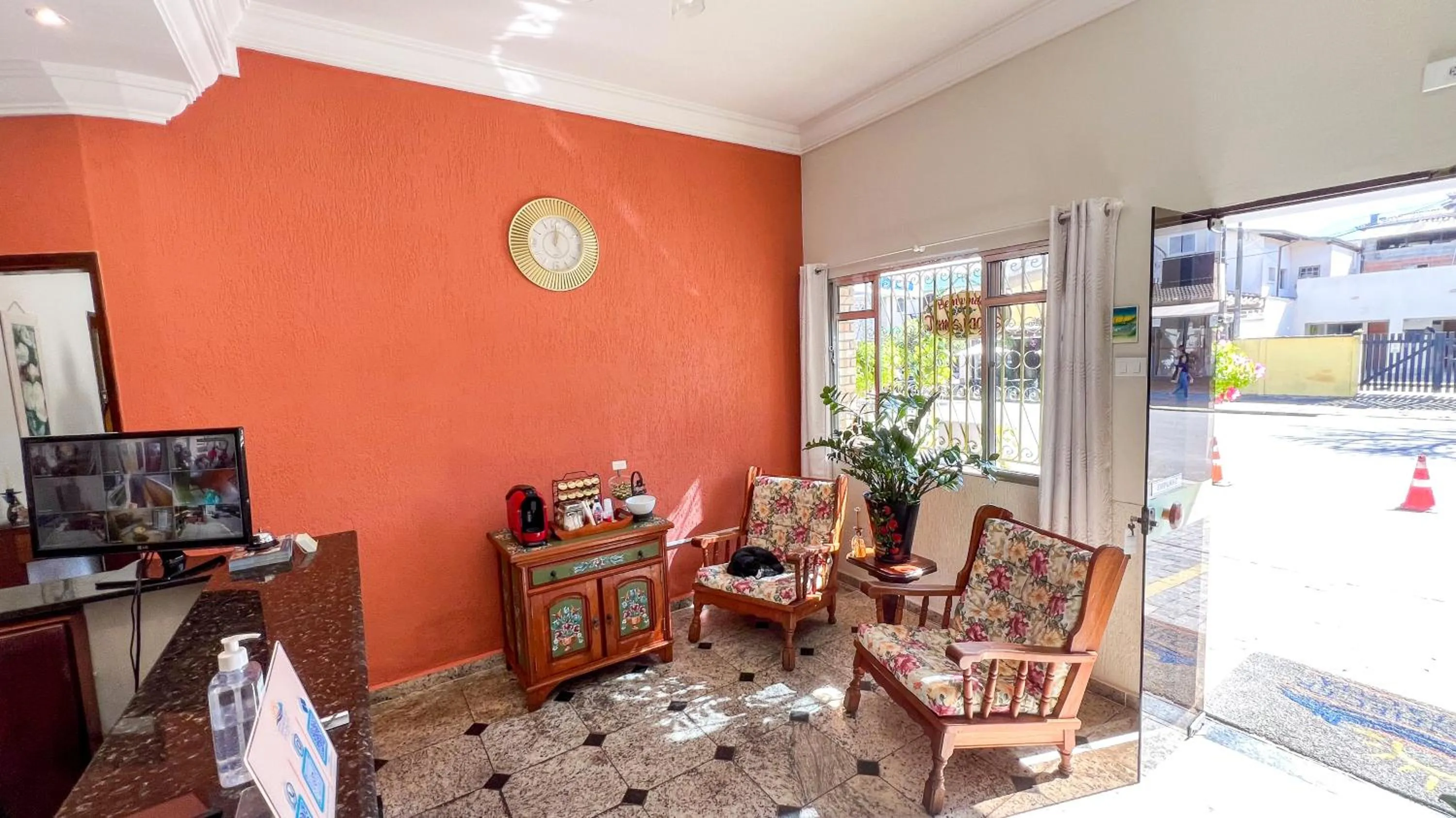 Lobby or reception in Pousada Amanhecer do Itaguá