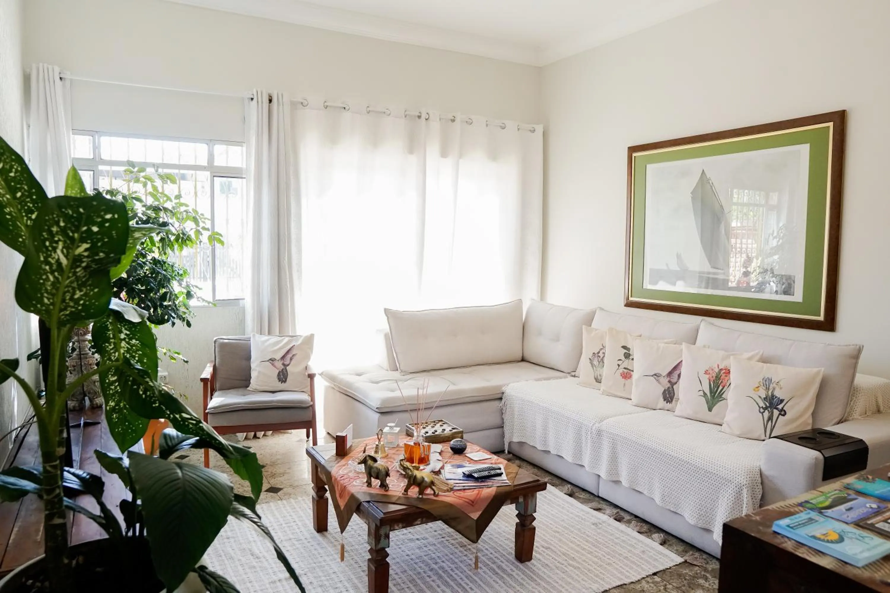 Communal lounge/ TV room in Pousada Amanhecer do Itaguá