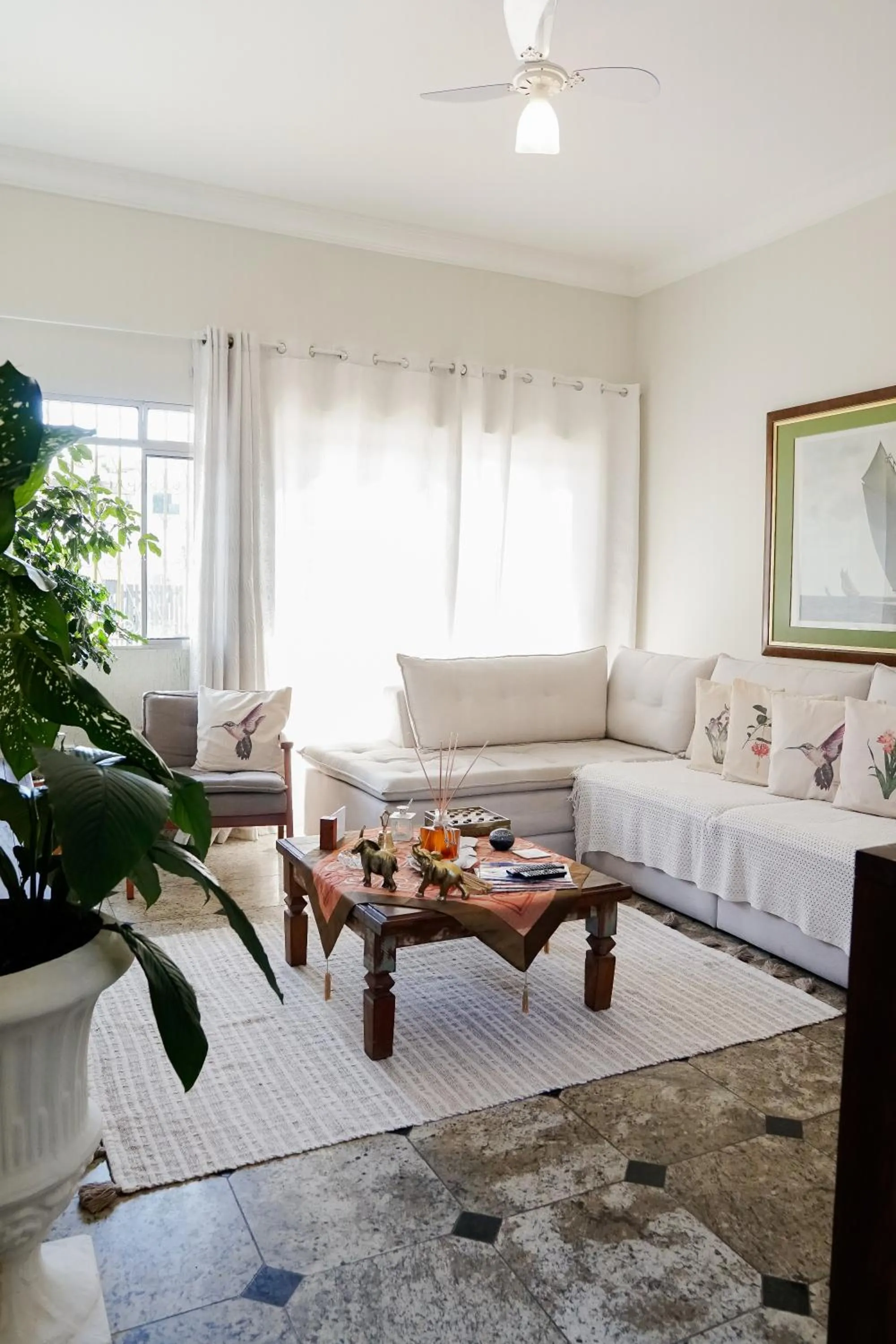 Communal lounge/ TV room in Pousada Amanhecer do Itaguá