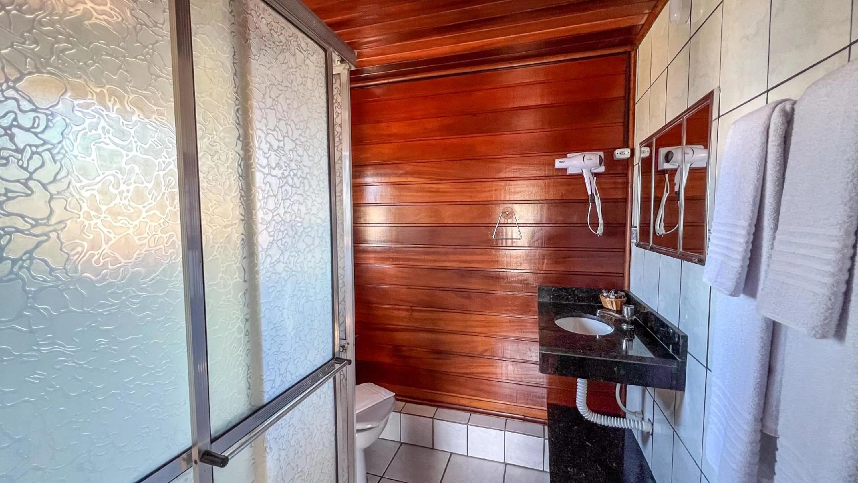 Bathroom in Pousada Amanhecer do Itaguá