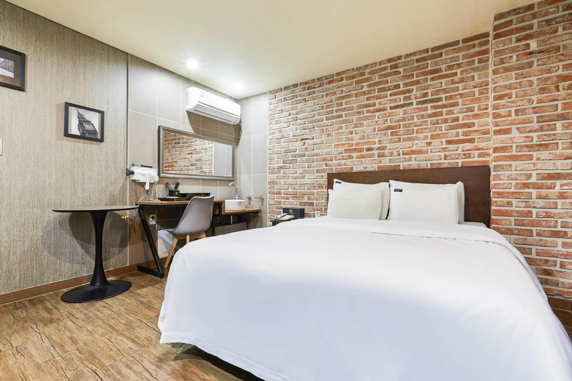 Bed in Icheon Paradise Hotel