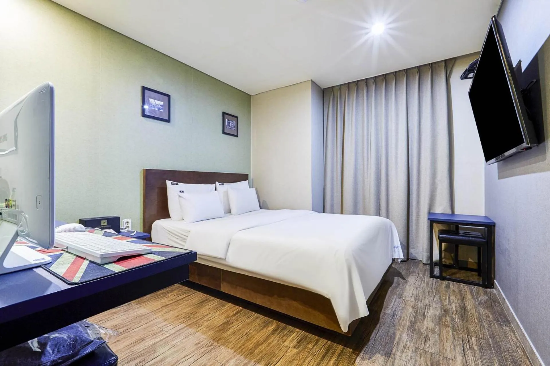 Bed in Icheon Paradise Hotel