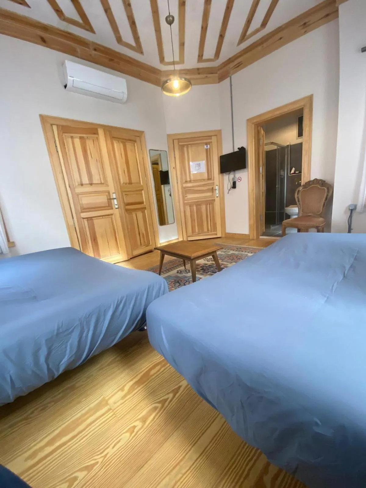 Communal lounge/ TV room, Bed in HanFlats