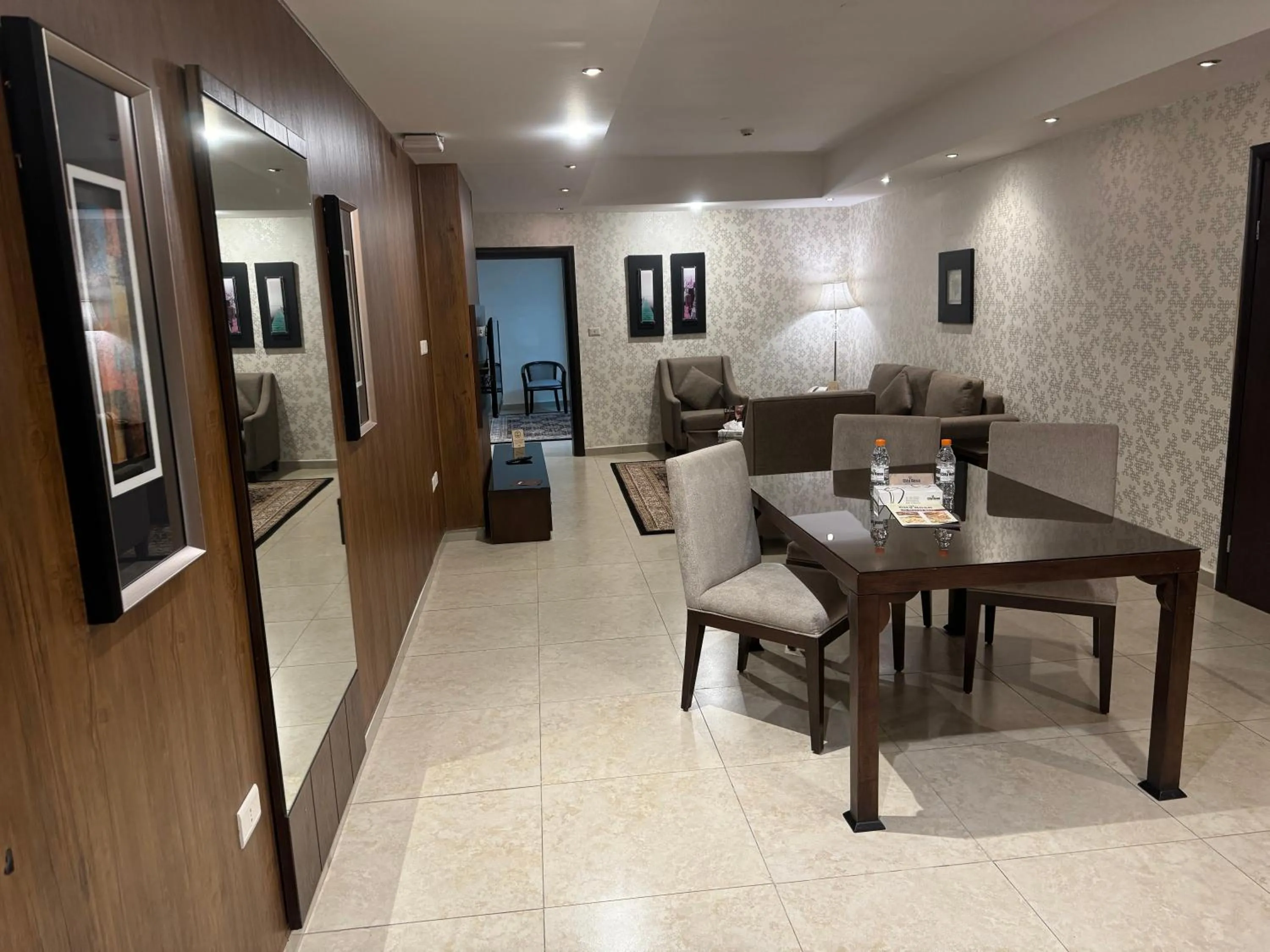 City Rose Hotel Suites