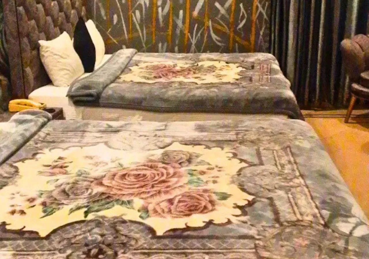 Bed in Hotel Hayat Palace Gulberg