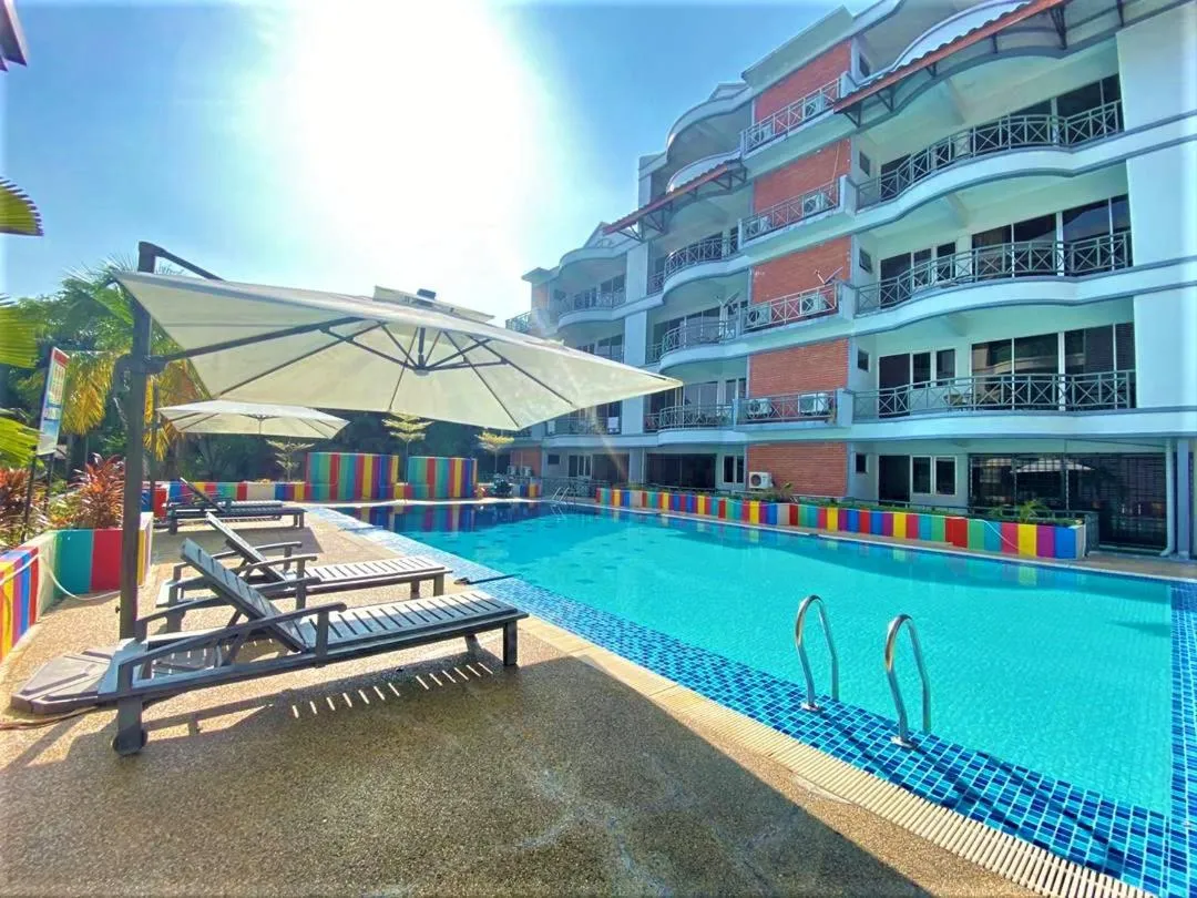 Swimming pool in Perdana Serviced Apartment & Resorts