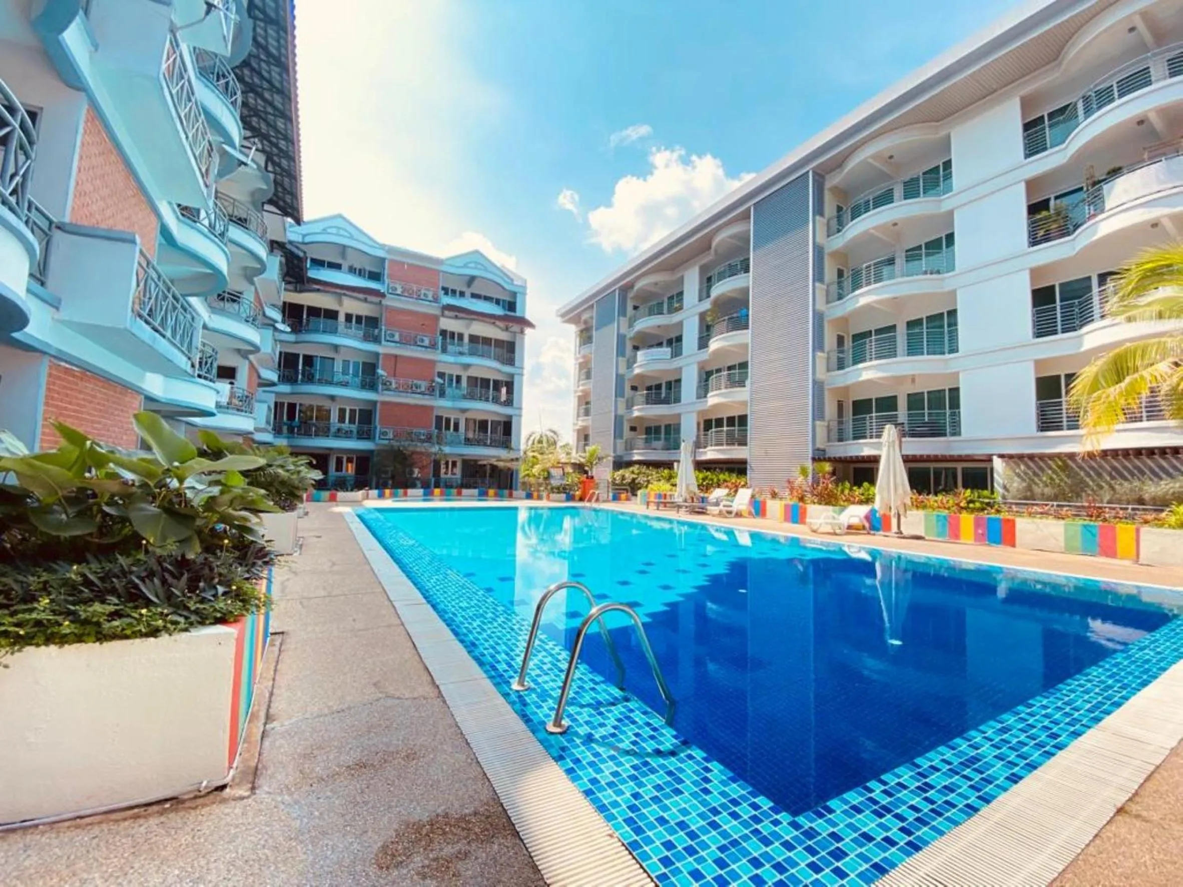 Swimming pool in Perdana Serviced Apartment & Resorts