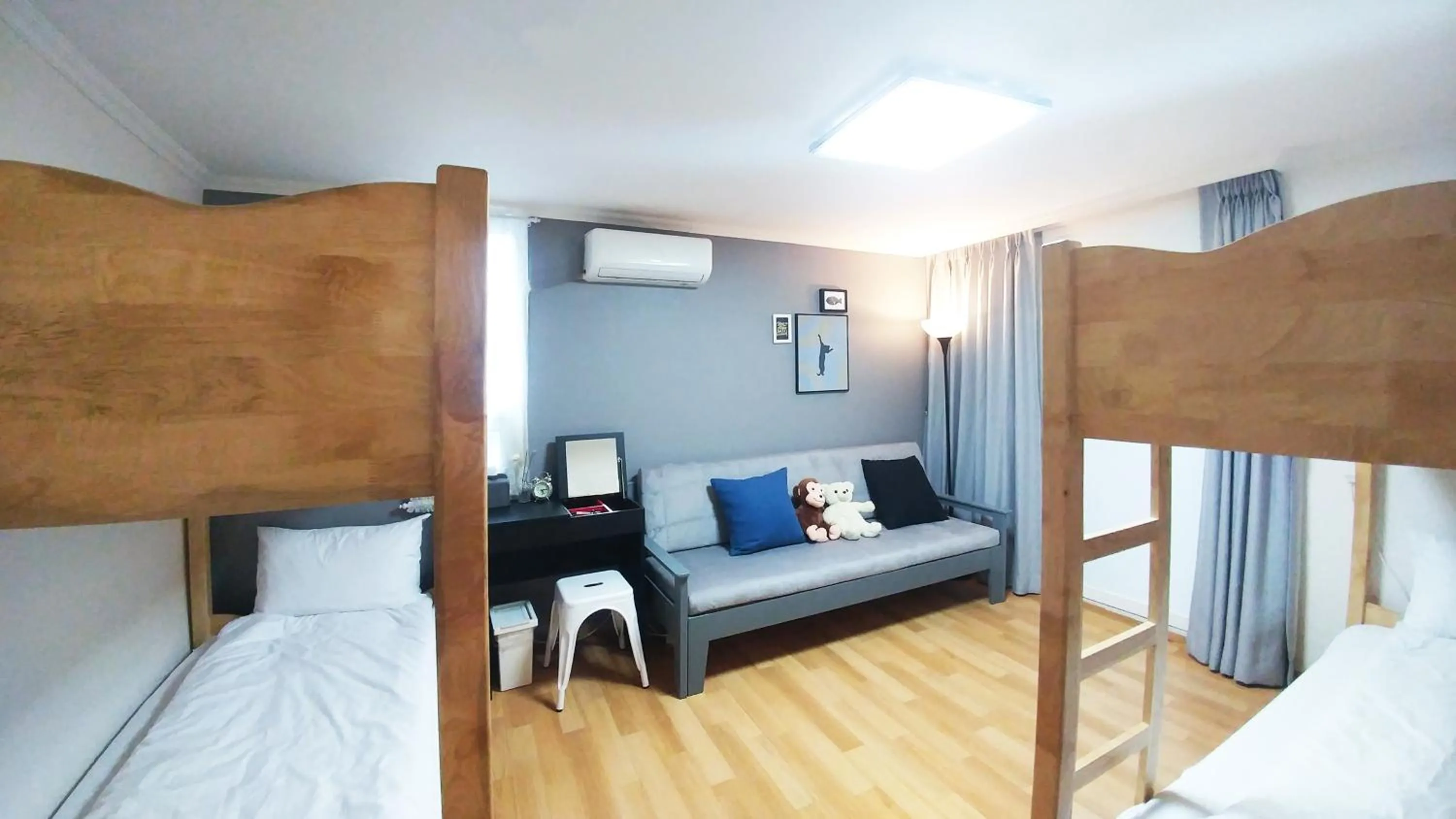 Photo of the whole room, Bed in The Blossom Yeonnam Guesthouse