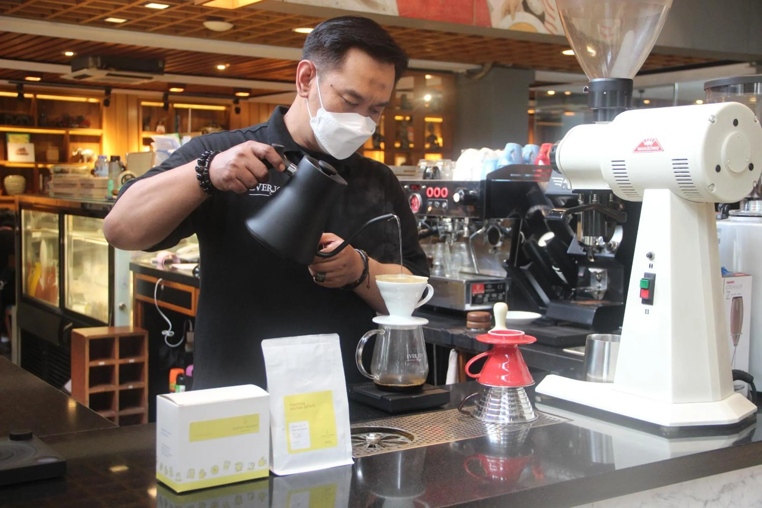 Coffee/tea facilities in Ivory Hotel Bandung