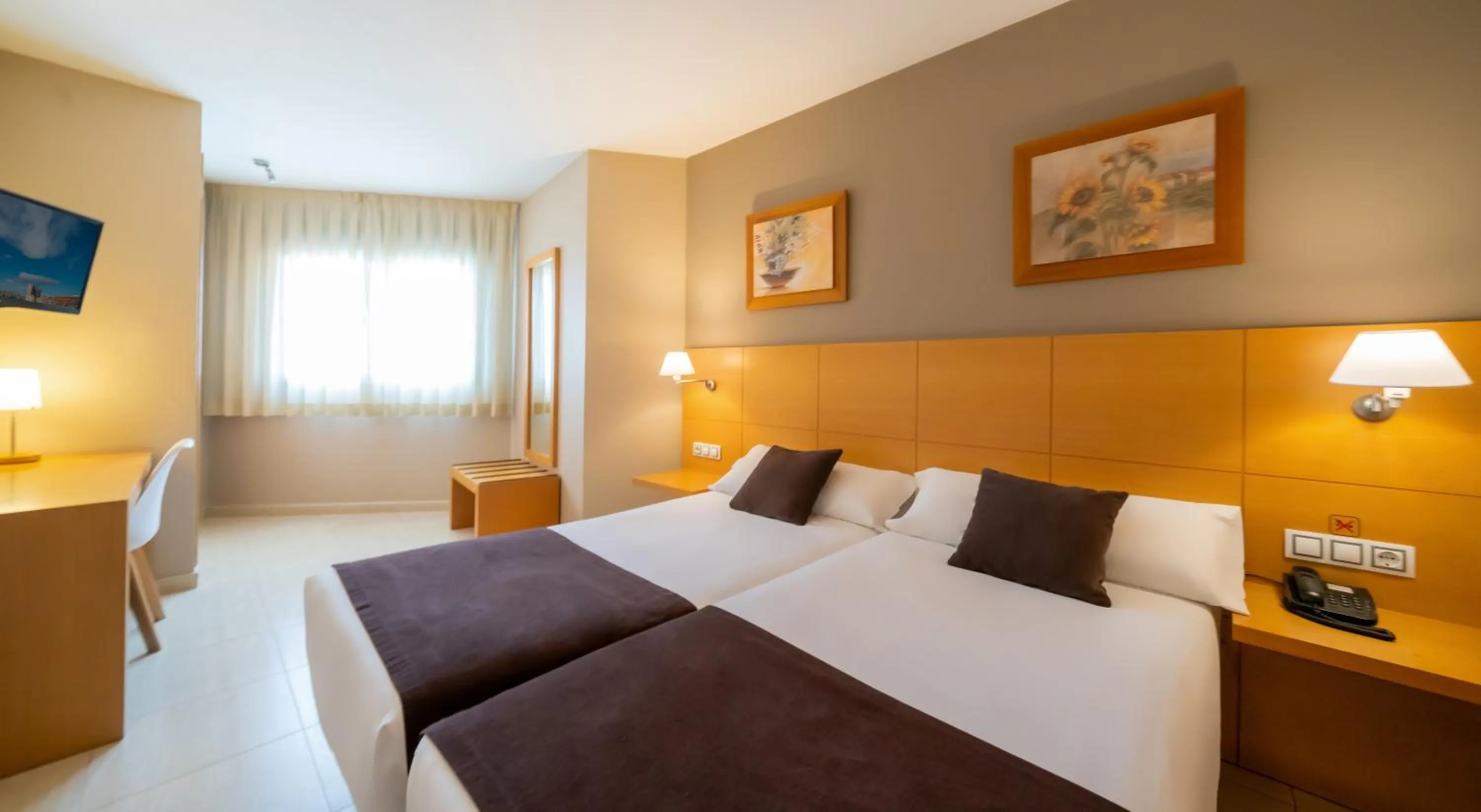 Photo of the whole room, Bed in La City Estación