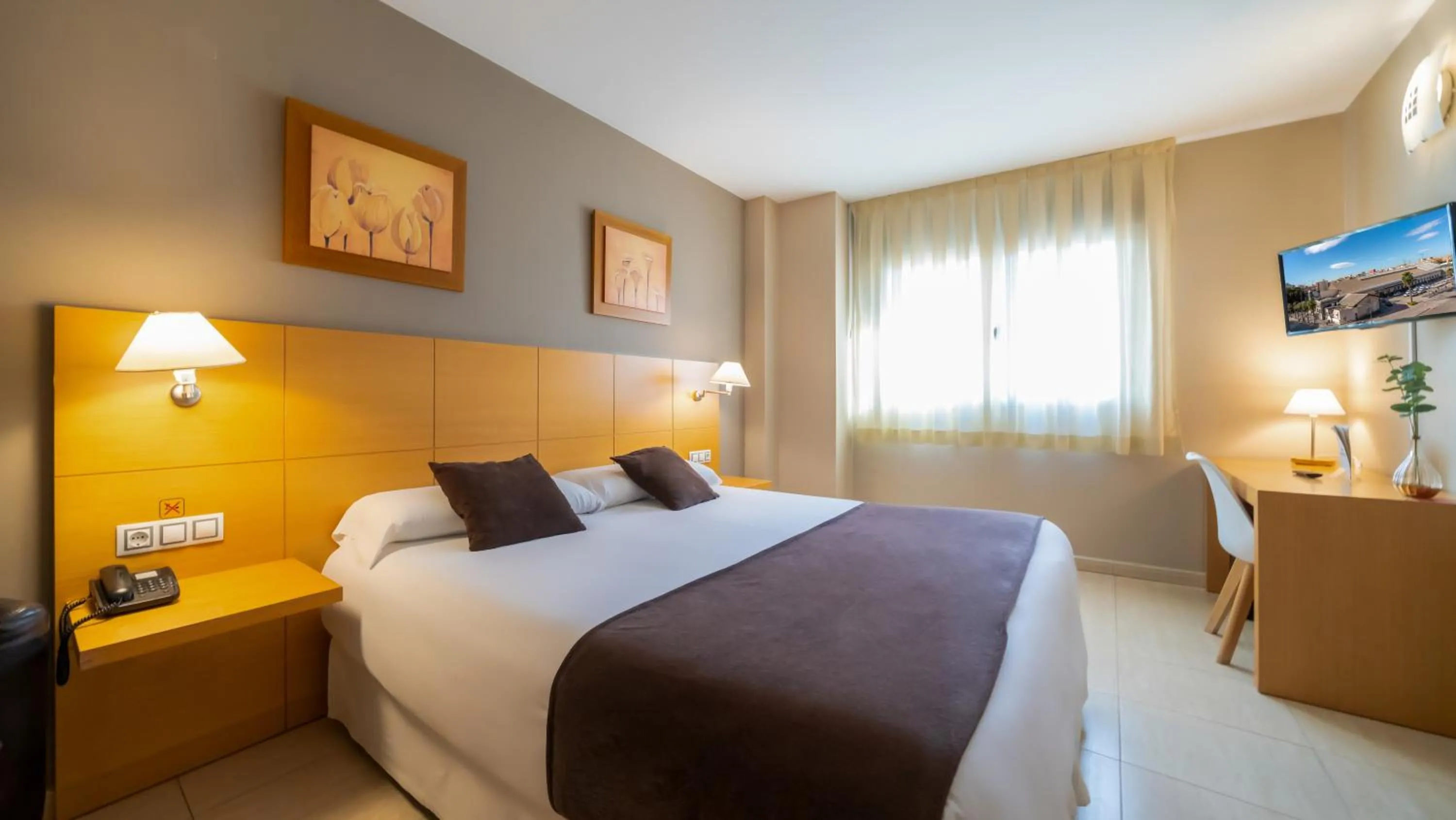 Photo of the whole room, Bed in La City Estación