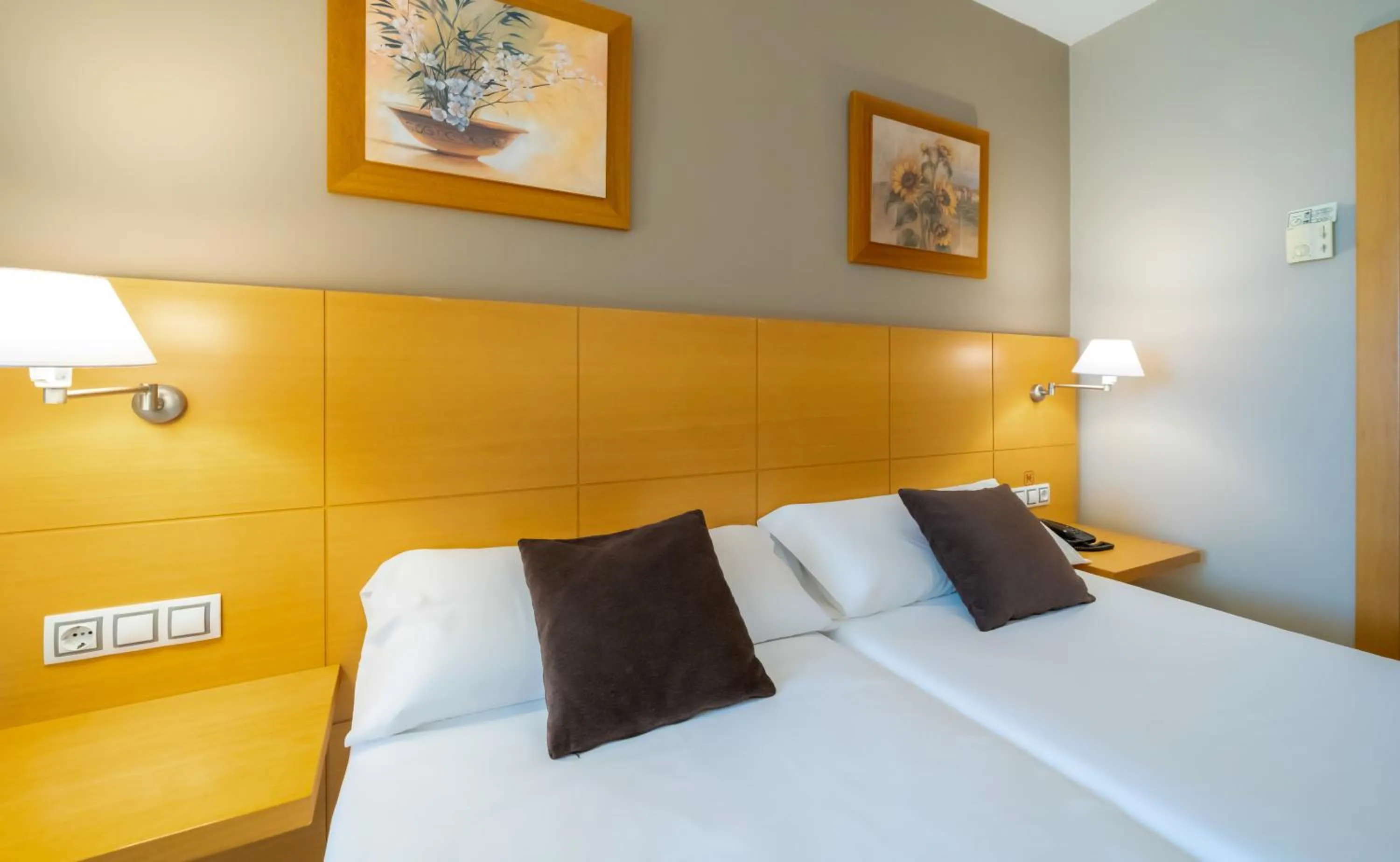 Photo of the whole room, Bed in La City Estación