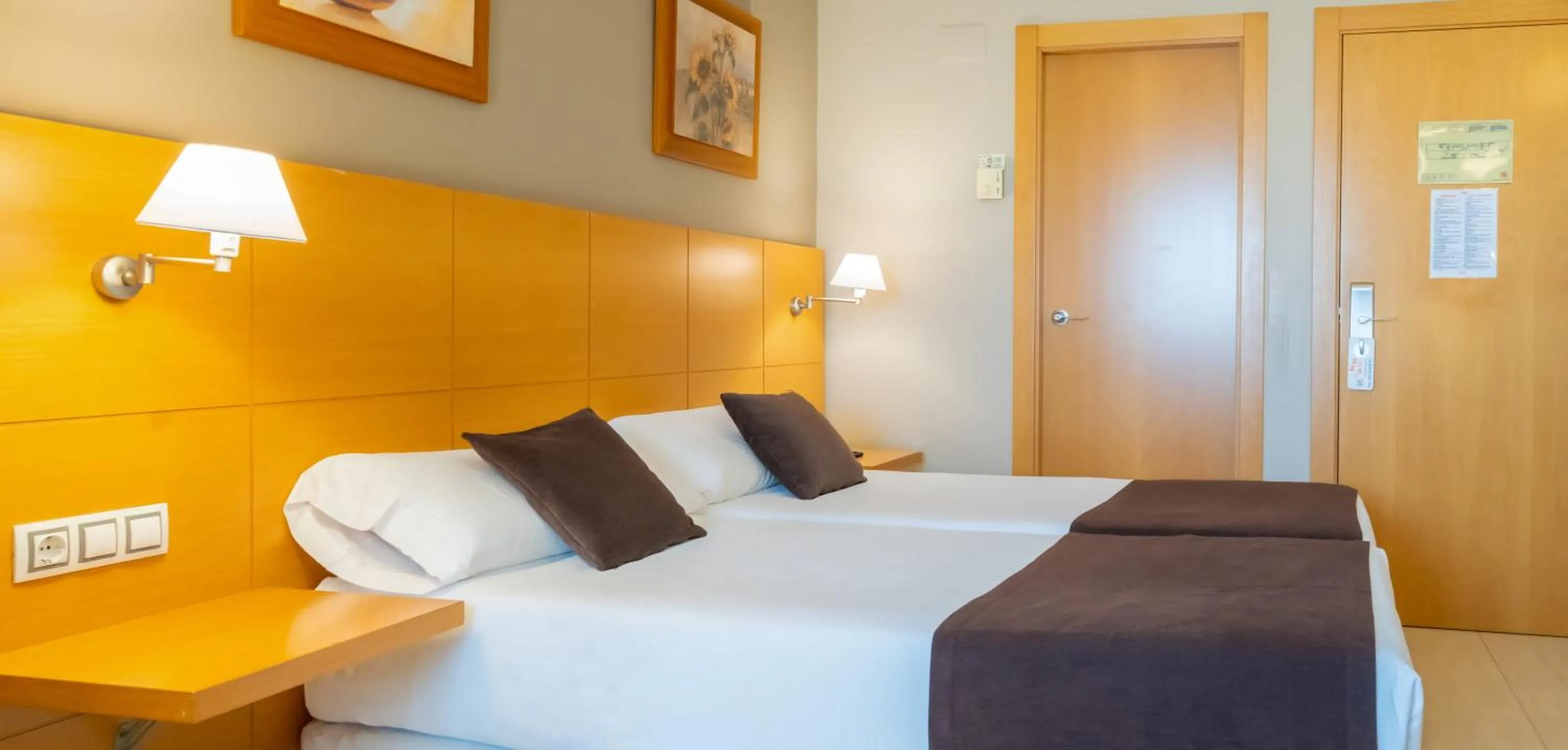 Photo of the whole room, Bed in La City Estación