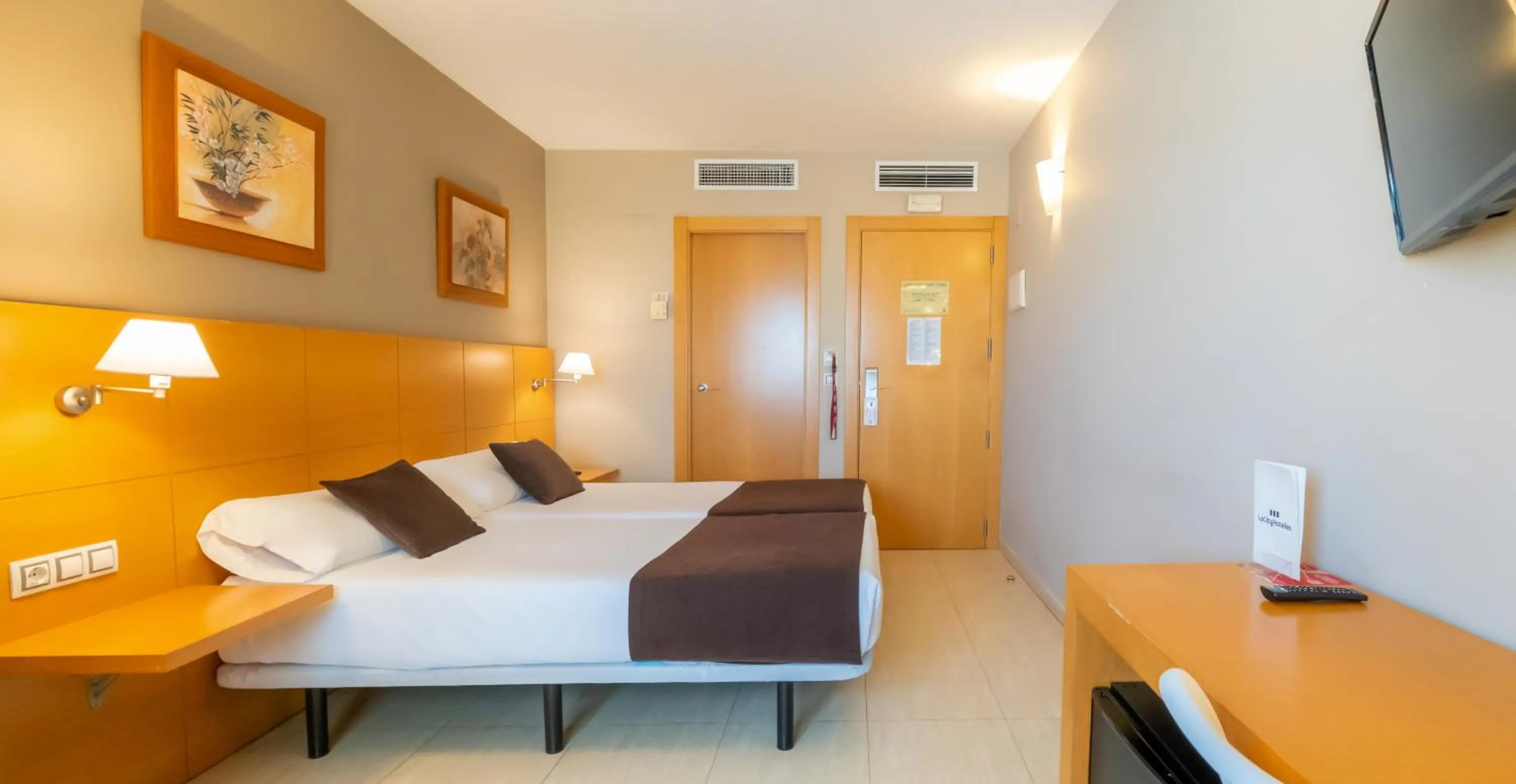 Photo of the whole room, Bed in La City Estación