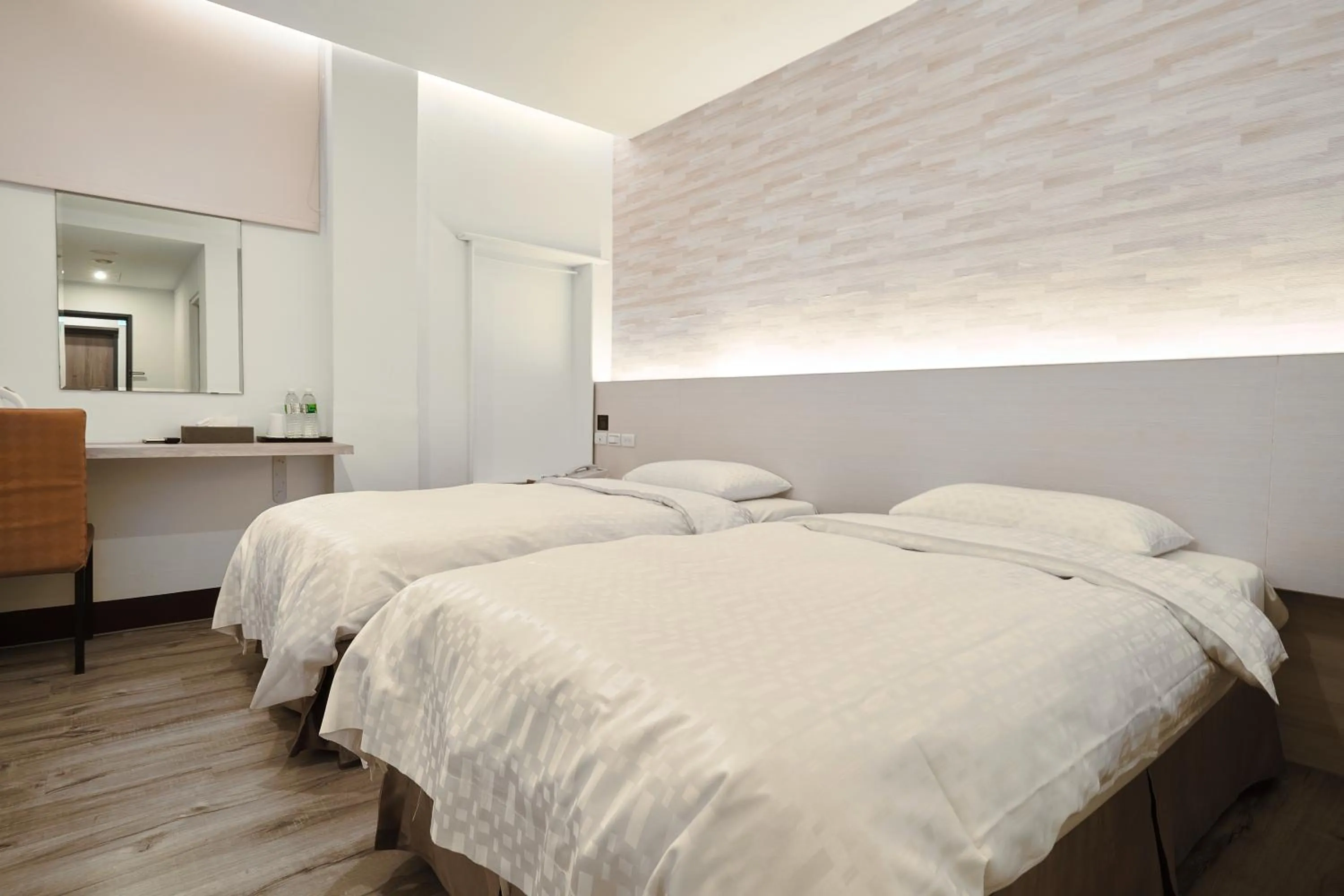 Property building, Bed in Yung An Business Hotel